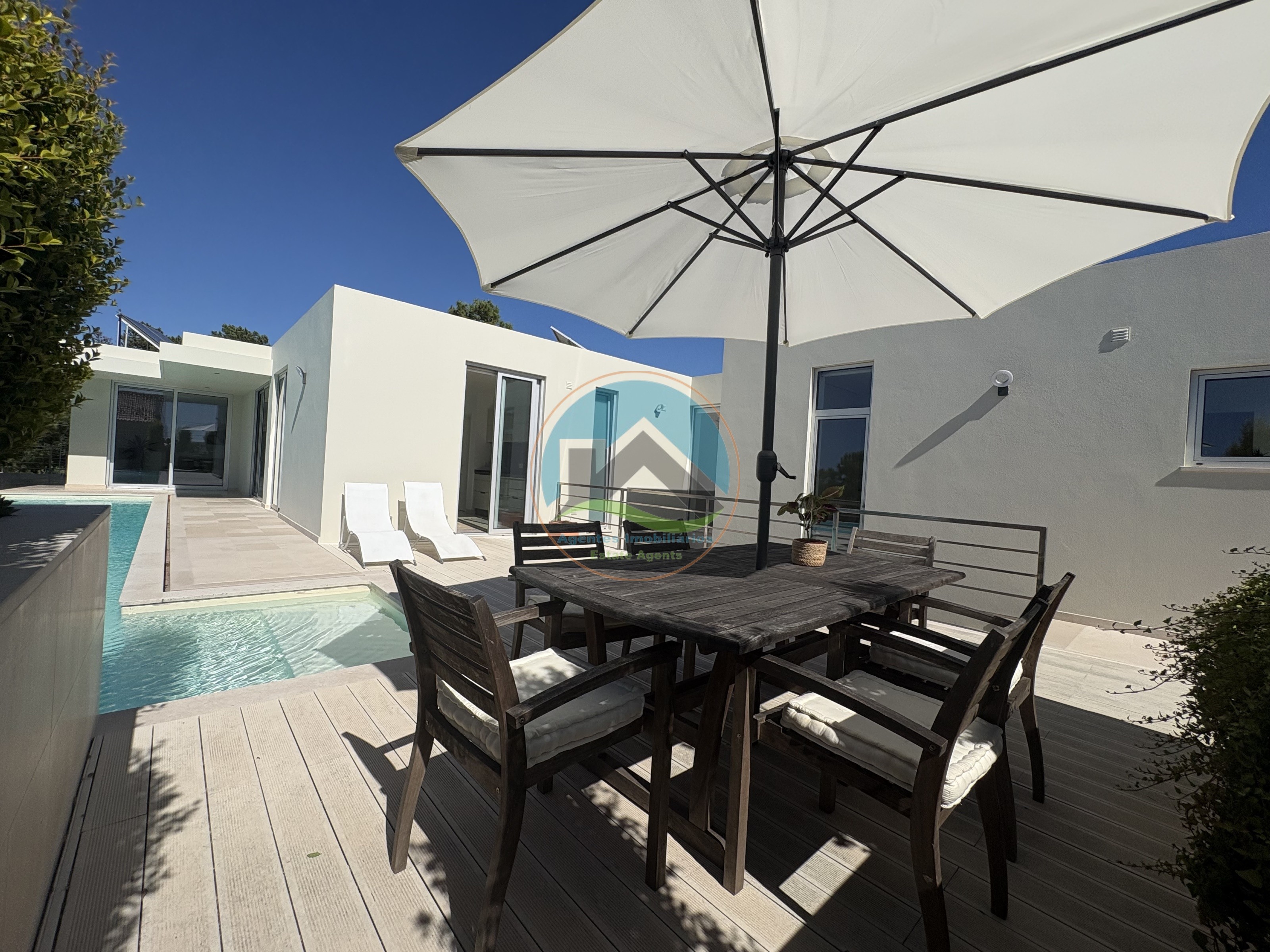 Moderne Villa mit Pool und Blick auf die Lagune — Photo 53