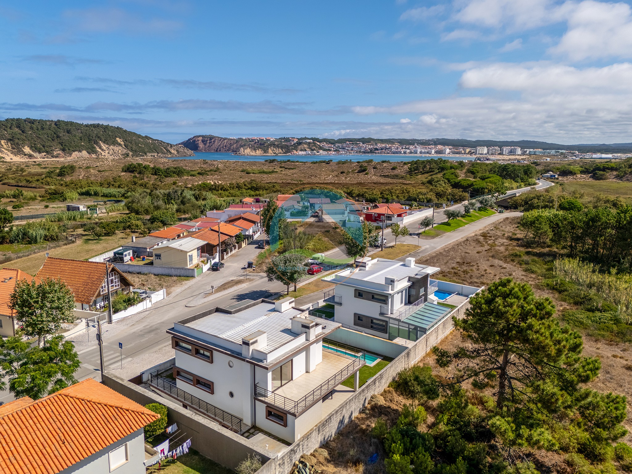 Moradia contemporânea com piscina privada em Salir do Porto — Foto 46