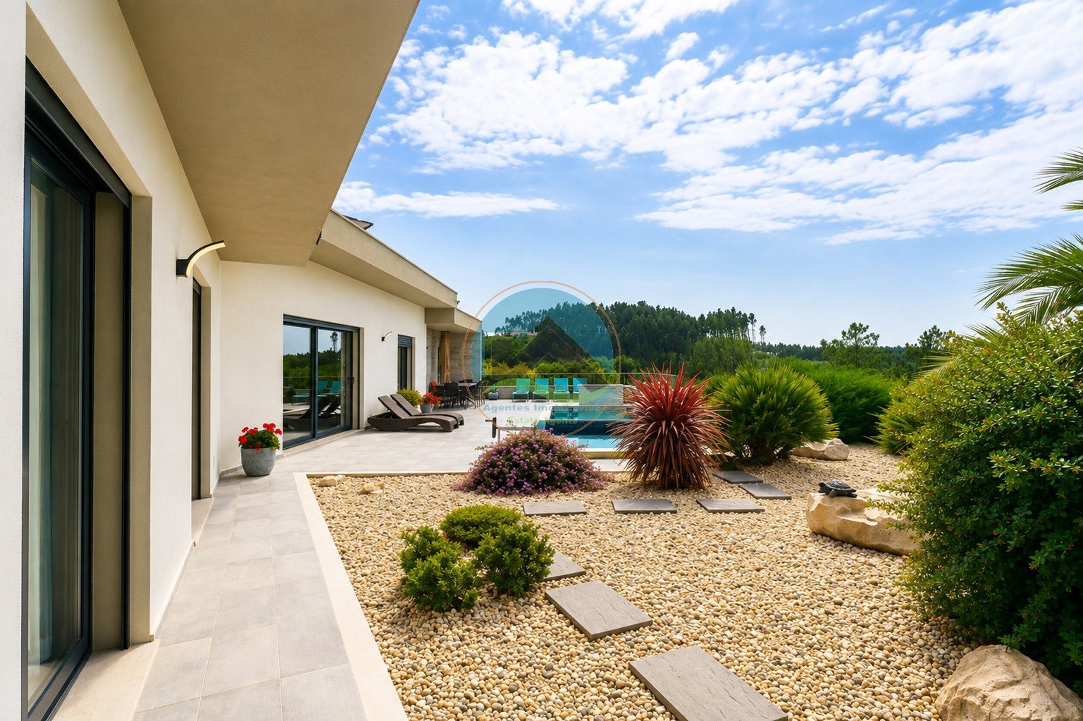 Moradia Contemporânea Térrea com Piscina Aquecida e terreno na — Foto 24