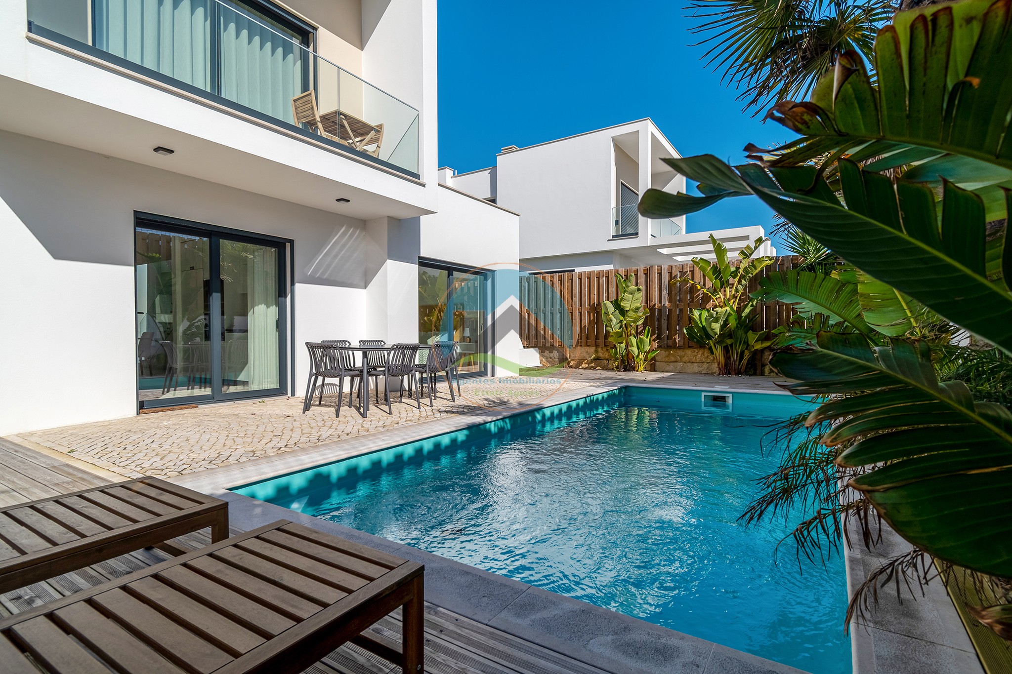 Casa di architettura moderna con piscina privata — Photo 7
