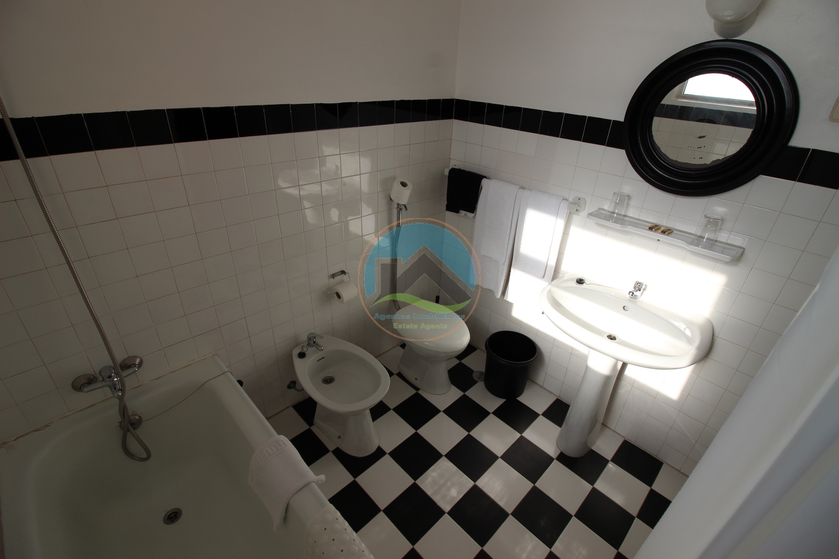 Unidade hoteleira de charme em primeira linha de mar na Foz do — Photo 46