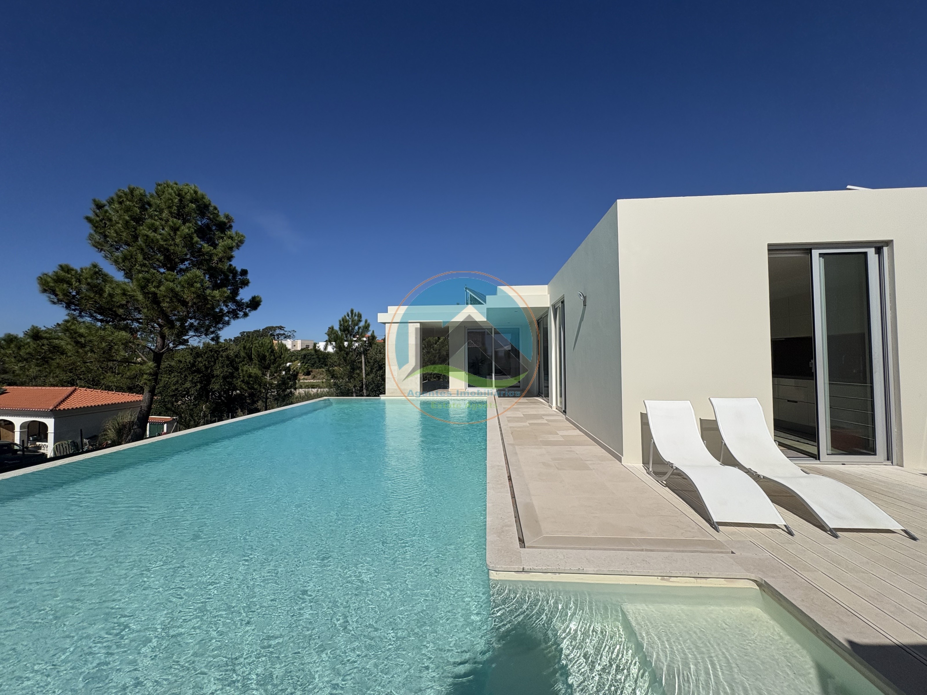Moderne Villa mit Pool und Blick auf die Lagune — Photo 49