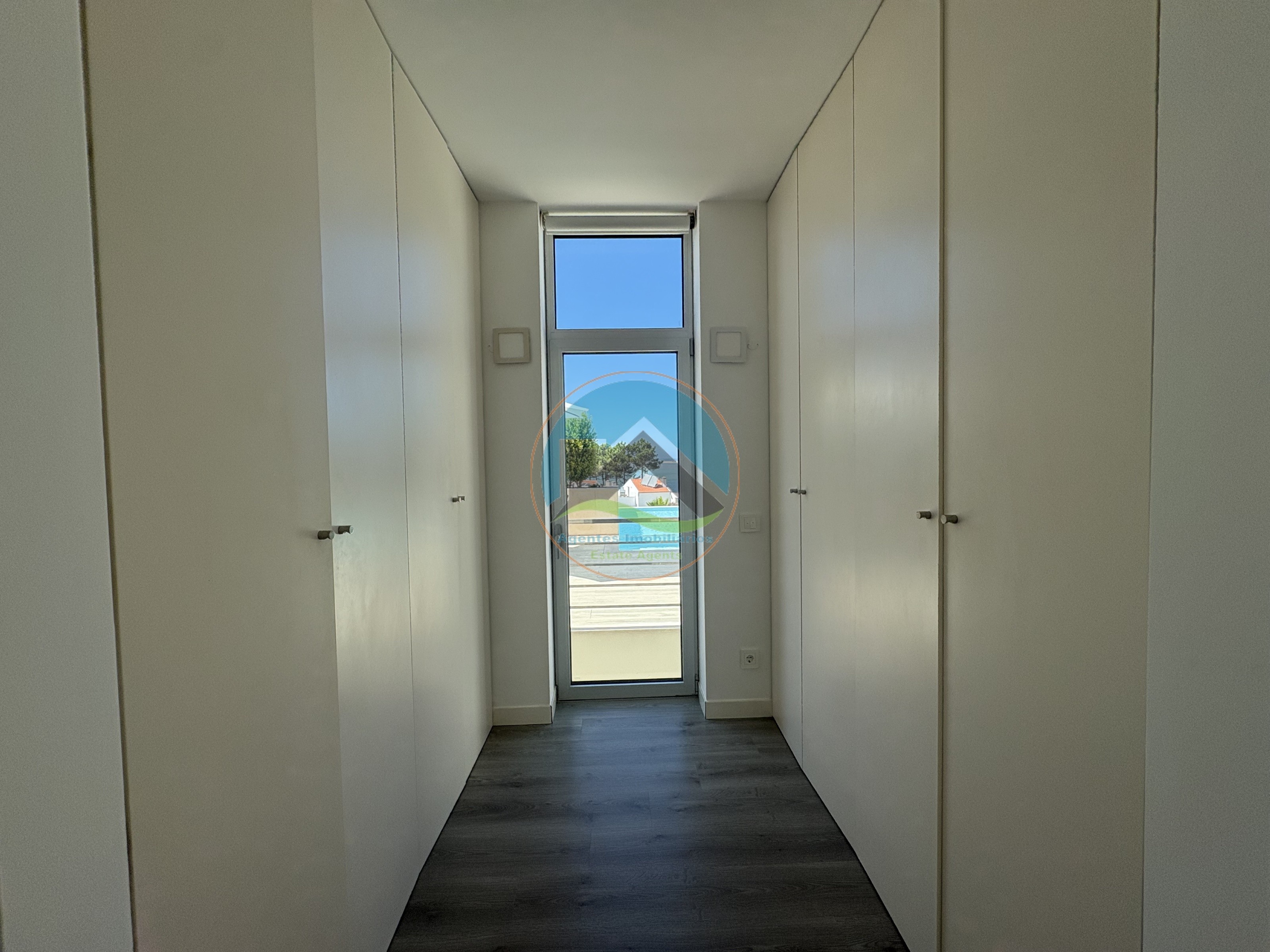 Moderne Villa mit Pool und Blick auf die Lagune — Photo 18