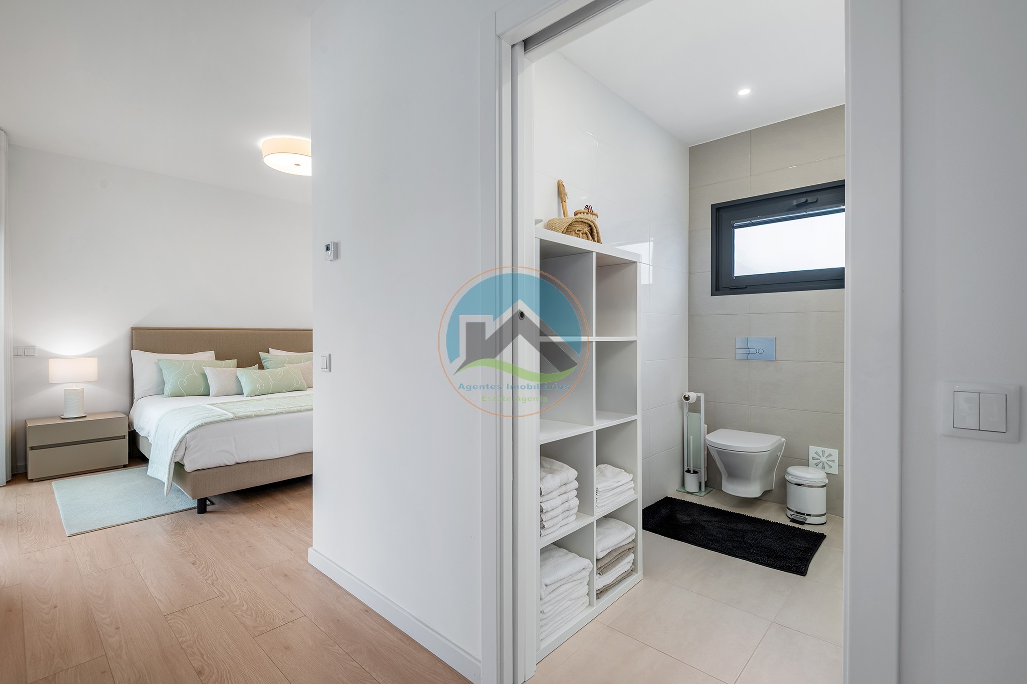 Moradia de luxo contemporânea com tecnologia de ponta, junto — Photo 18
