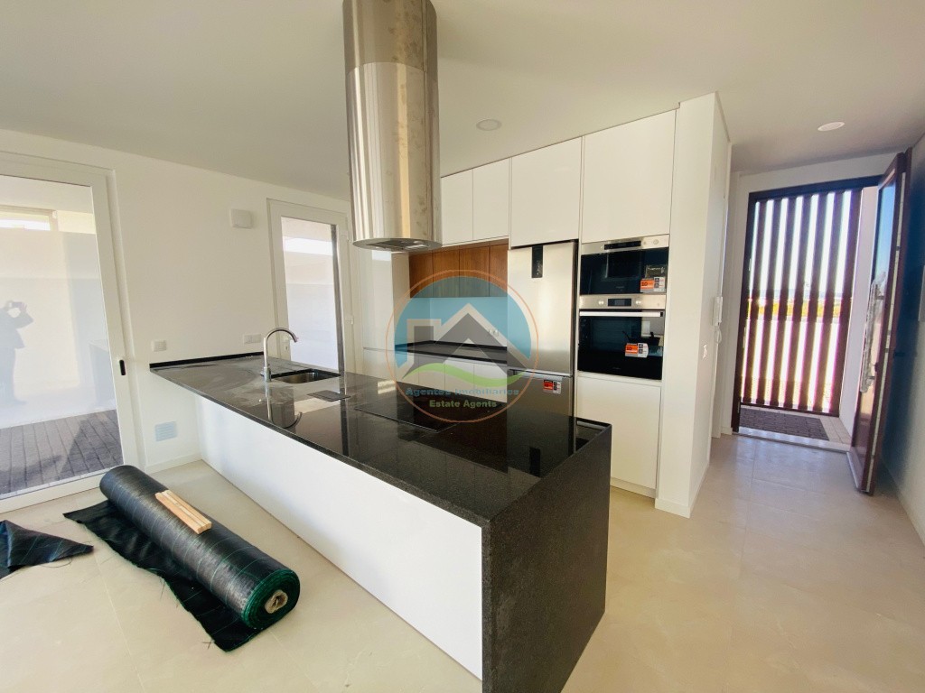 Moradia T2 térrea de qualidade superior com cave - inserida em Urbanização junto da praia e mar — Photo 11