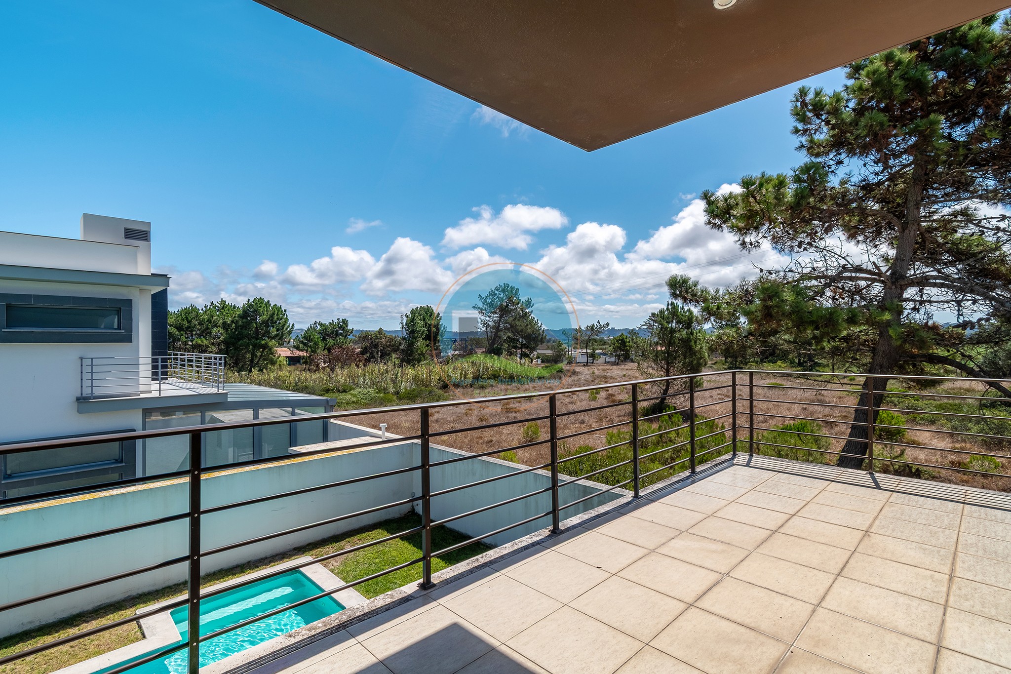 Moradia contemporânea com piscina privada em Salir do Porto — Foto 35