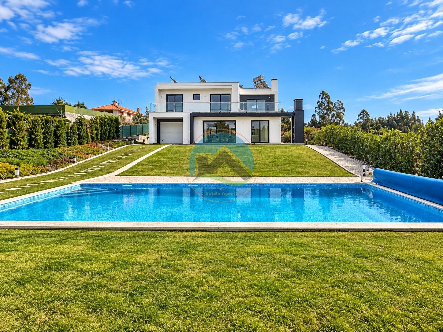 Moradia T4 estilo contemporâneo com piscina no Nadadouro — Photo 1