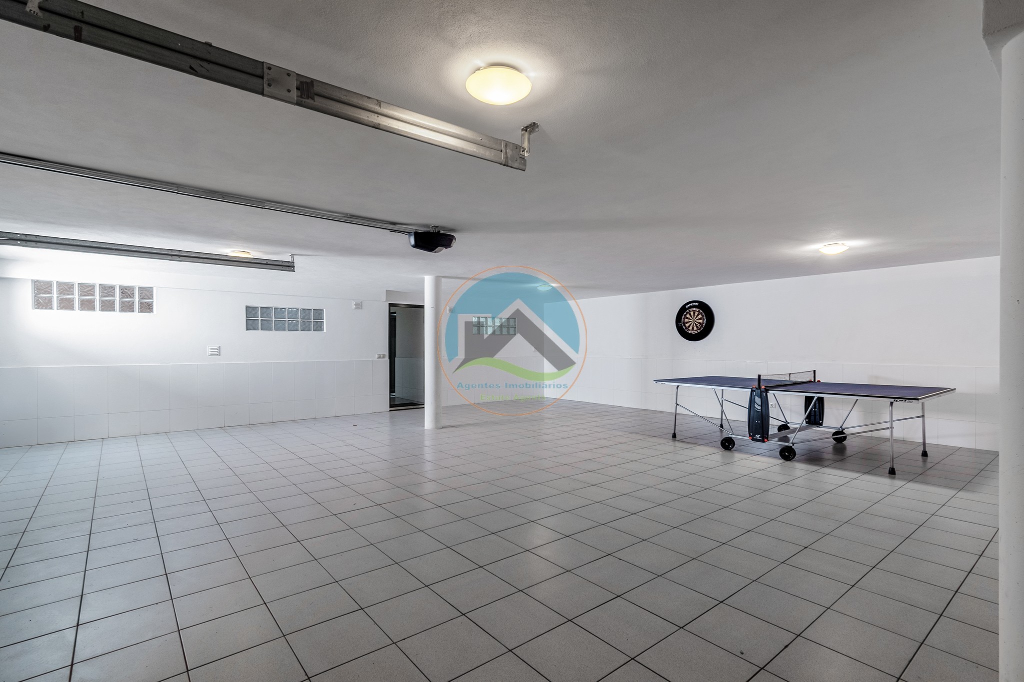 Moradia contemporânea com piscina privada em Salir do Porto — Foto 39