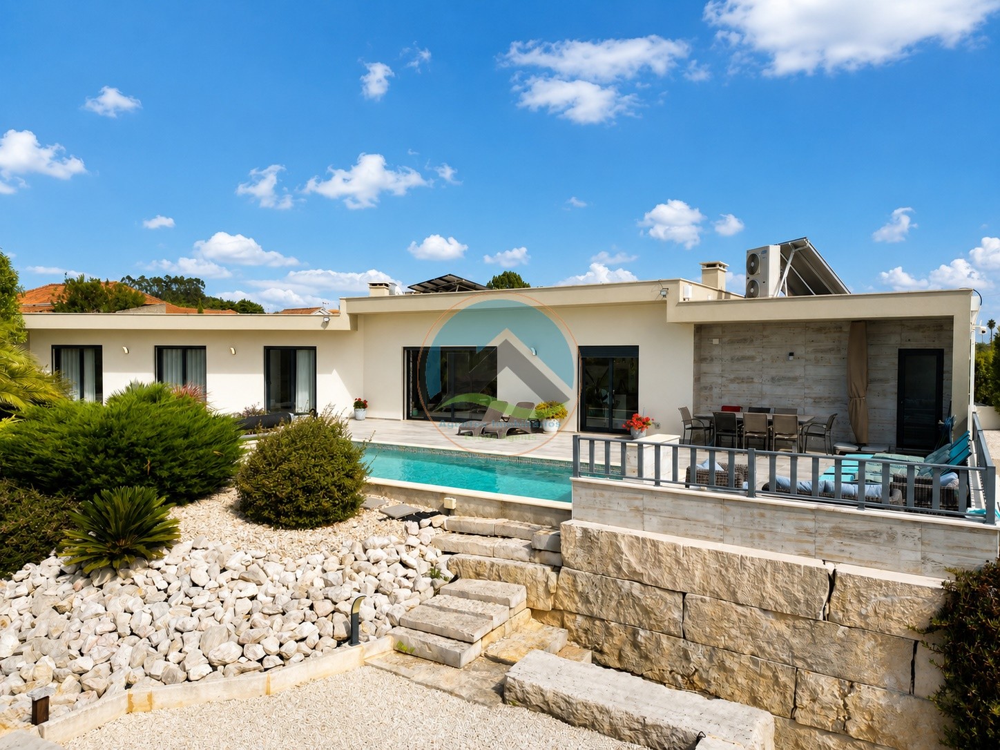Moradia Contemporânea Térrea com Piscina Aquecida e terreno na — Foto 43