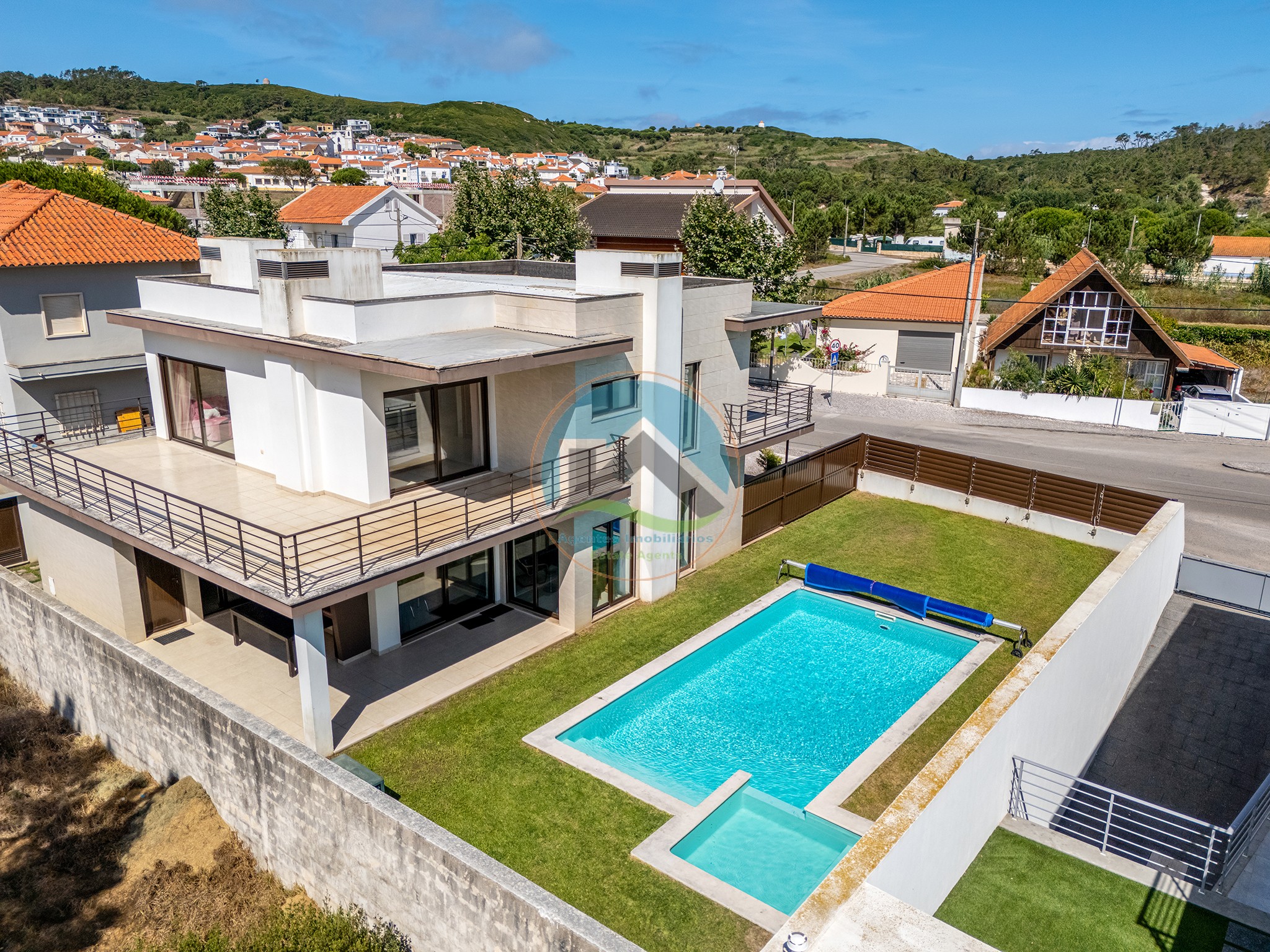 Moradia contemporânea com piscina privada em Salir do Porto — Foto 6