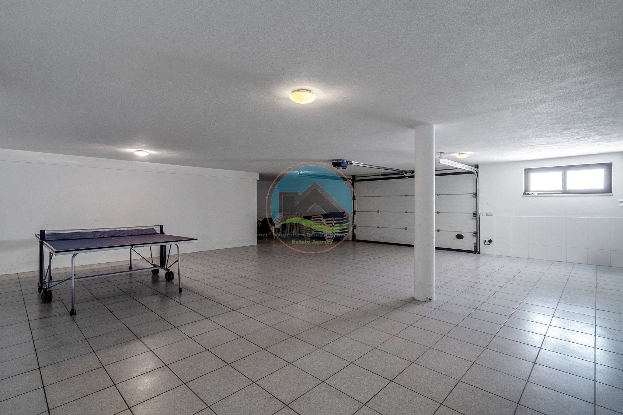 Moradia contemporânea com piscina privada em Salir do Porto — Foto 40