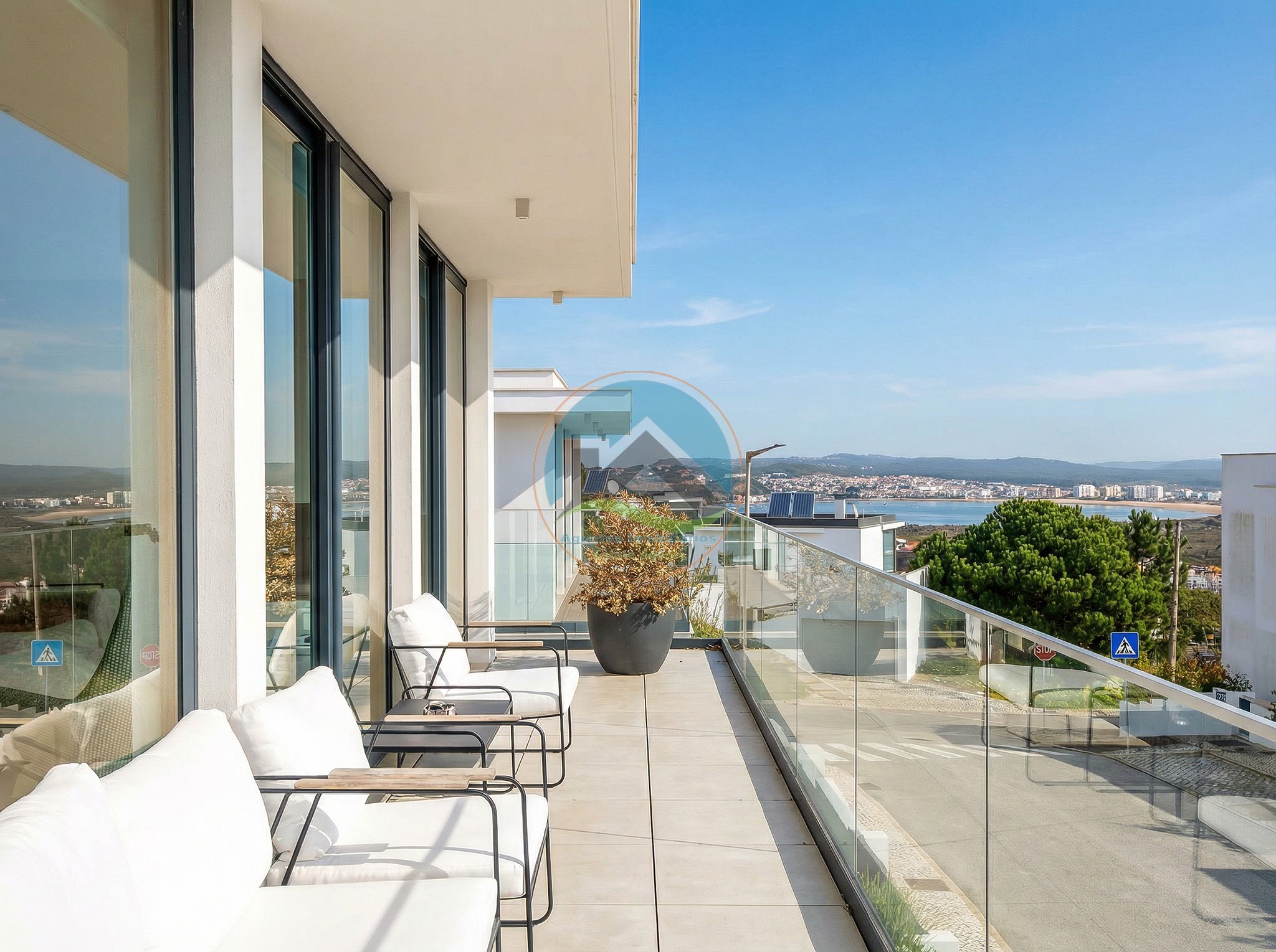 Moradia contemporânea com jardim e piscina em Salir do Porto — Foto 2