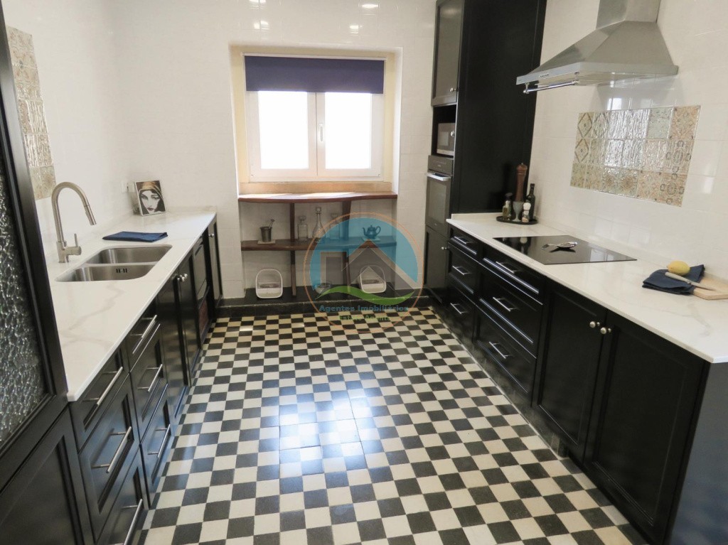 Appartamento T5 - situato nel quartiere storico di Tomar — Photo 18
