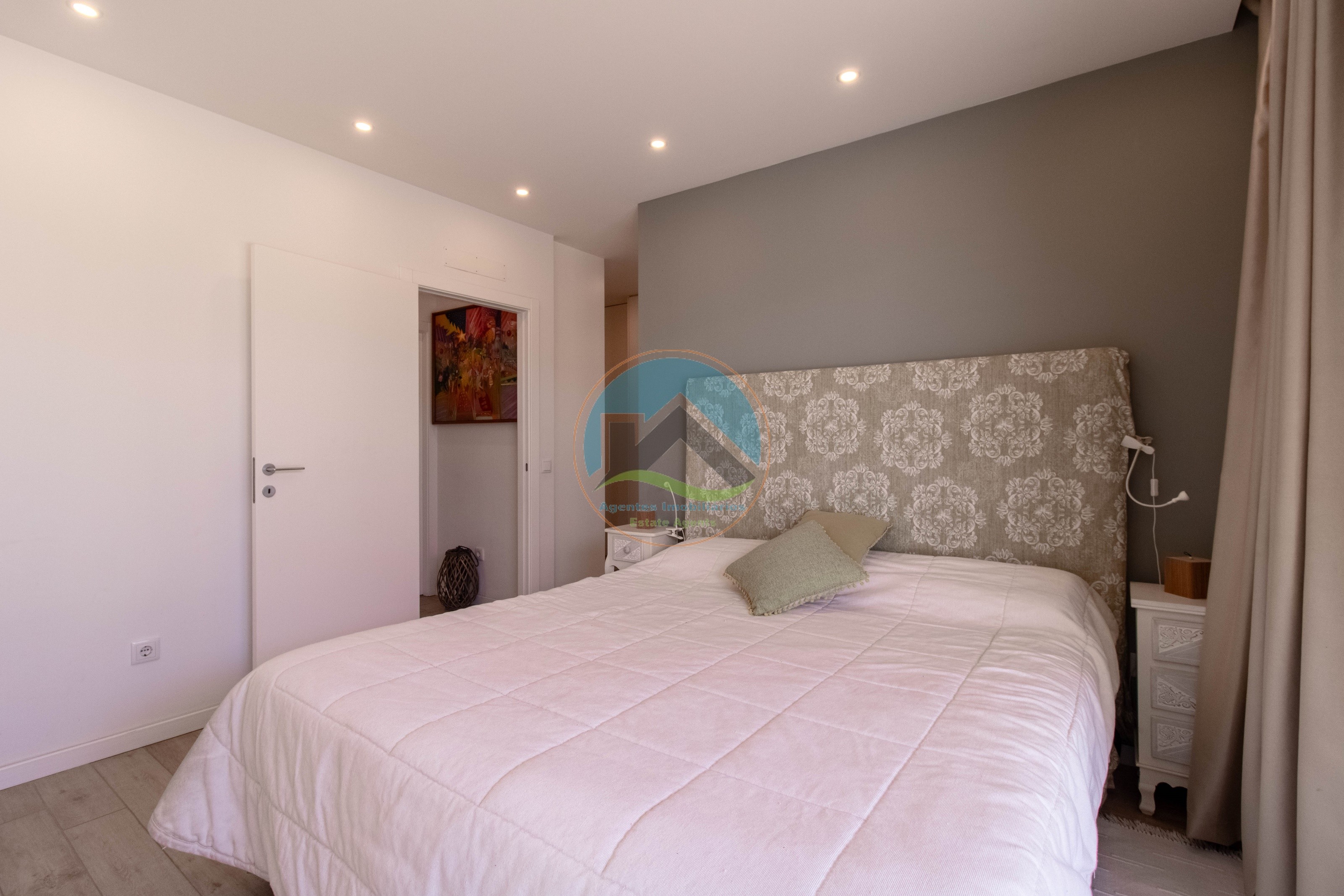 Moradia T4 com Piscina e com Unidades Independentes localizada — Photo 18