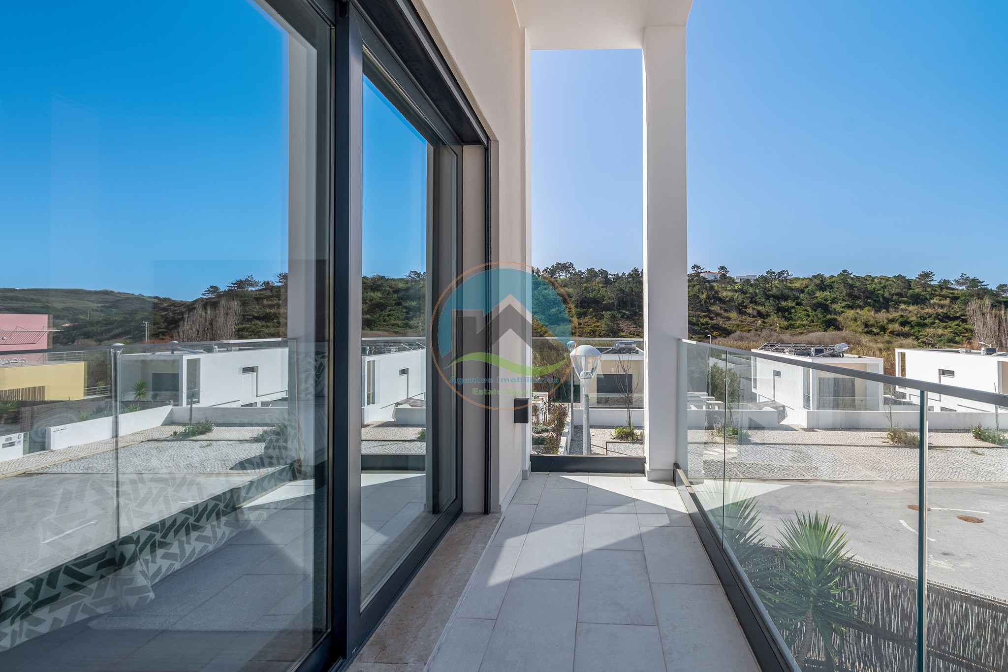 Casa di architettura moderna con piscina privata — Photo 31