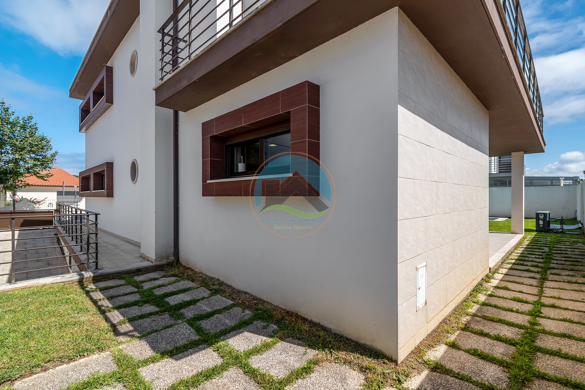 Moradia contemporânea com piscina privada em Salir do Porto — Foto 43