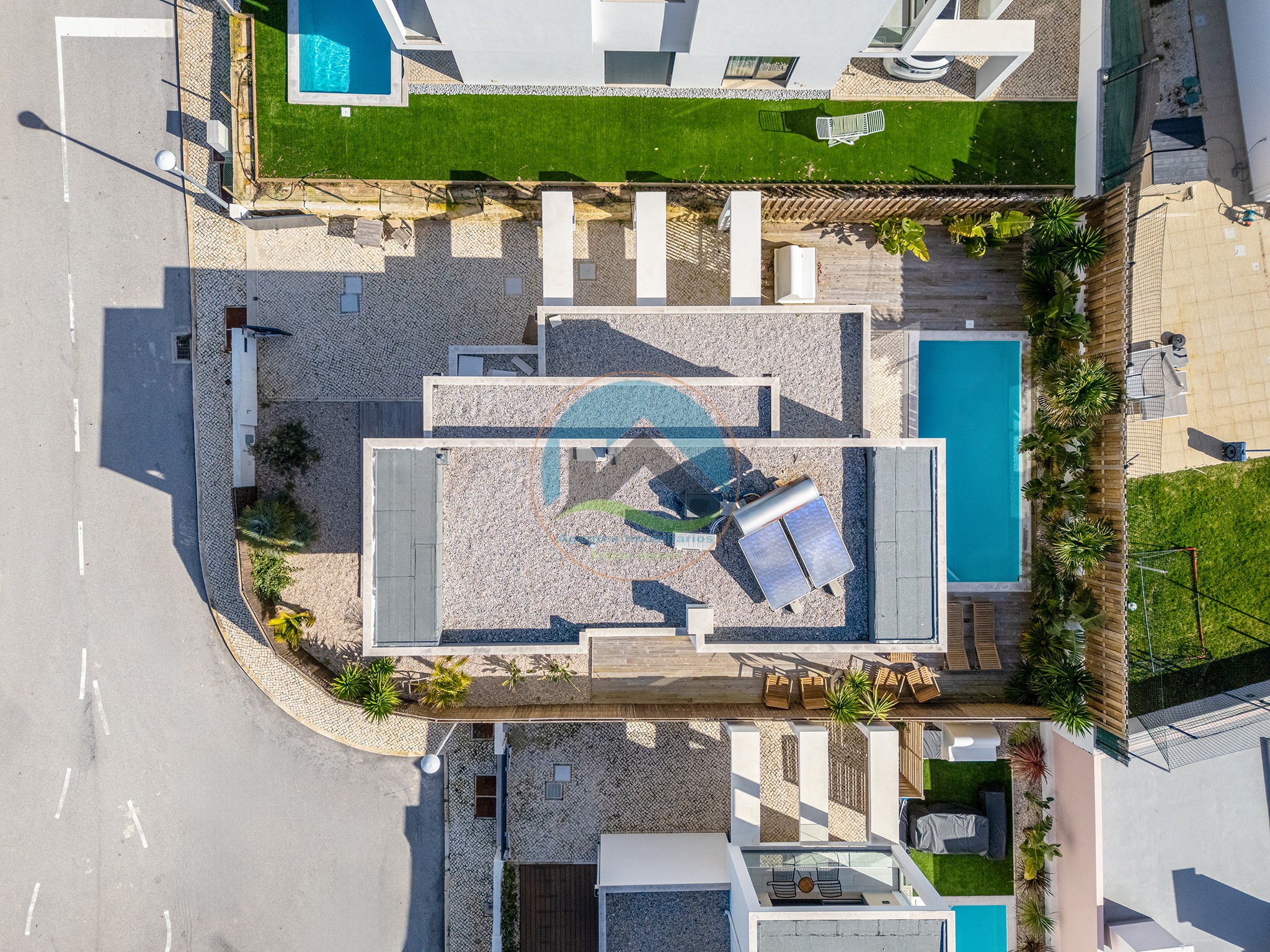 Casa di architettura moderna con piscina privata — Photo 40