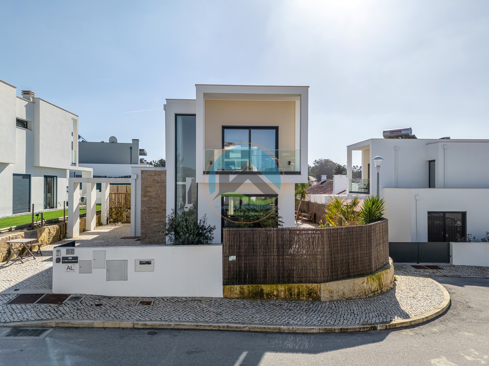 Casa di architettura moderna con piscina privata — Photo 2