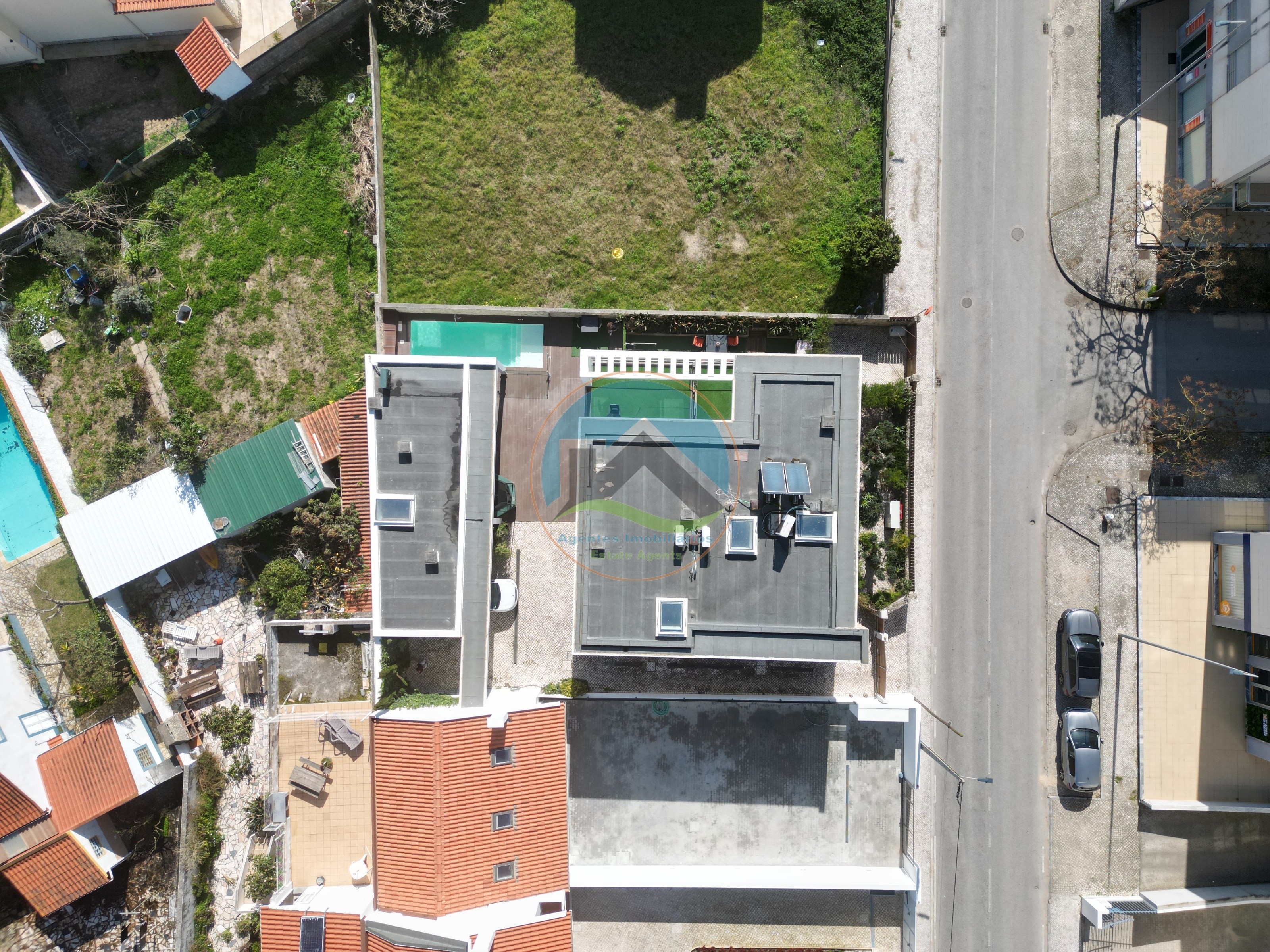 Moradia T4 com Piscina e com Unidades Independentes localizada — Photo 50