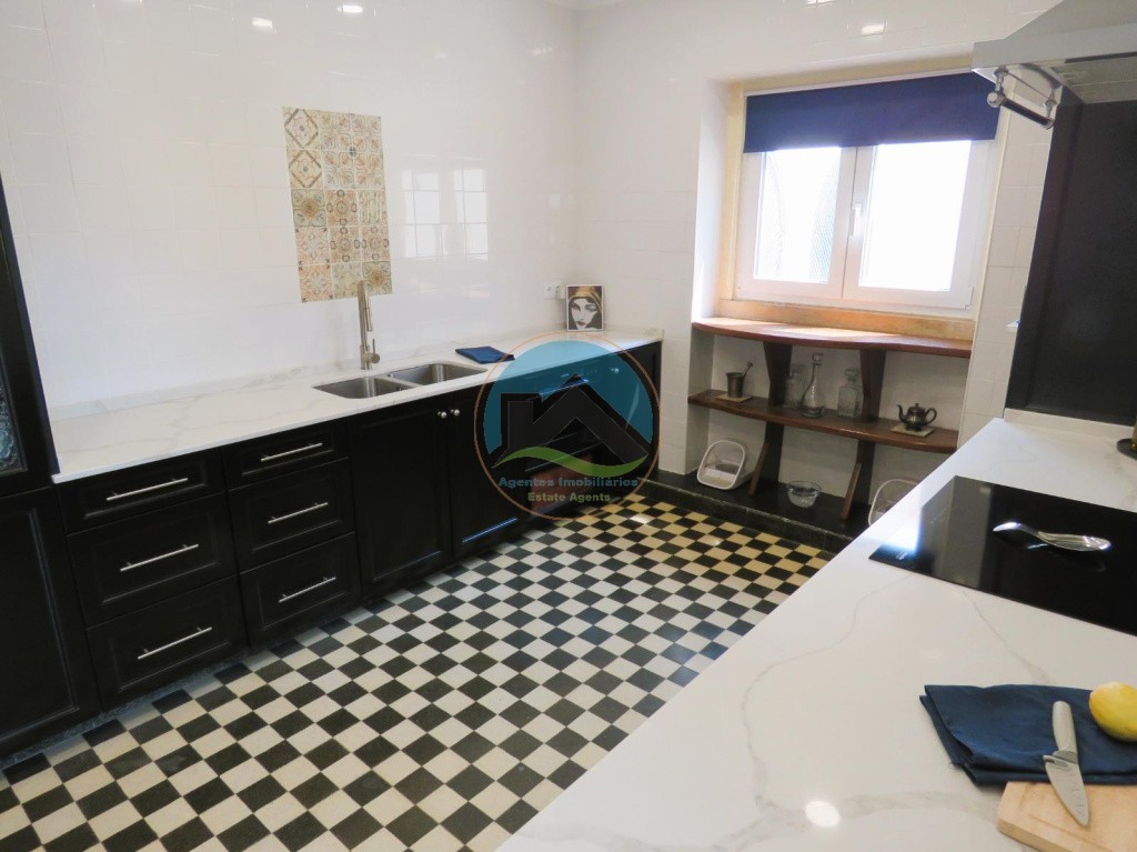 Appartamento T5 - situato nel quartiere storico di Tomar — Photo 19