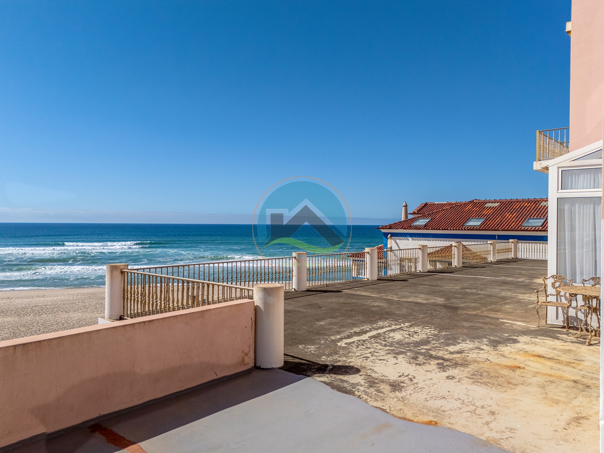 Unidade hoteleira de charme em primeira linha de mar na Foz do — Photo 51
