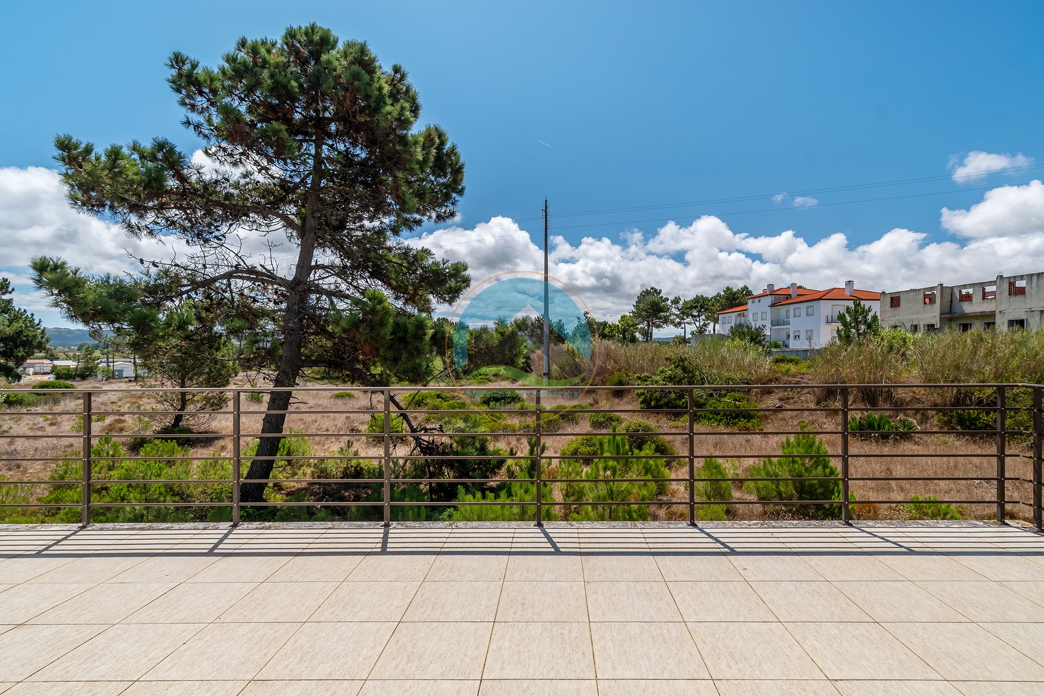 Moradia contemporânea com piscina privada em Salir do Porto — Foto 25