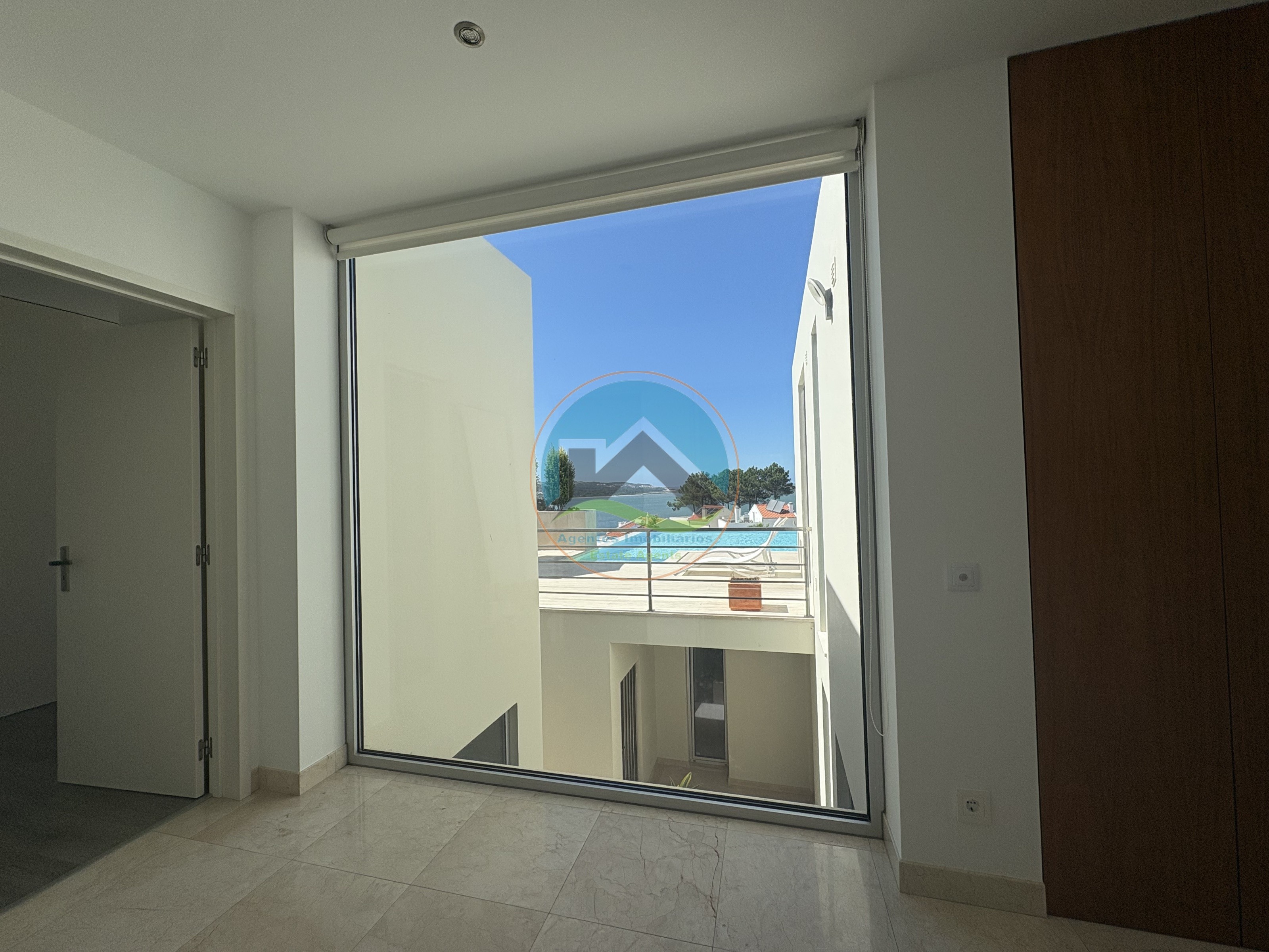Moderne Villa mit Pool und Blick auf die Lagune — Photo 12