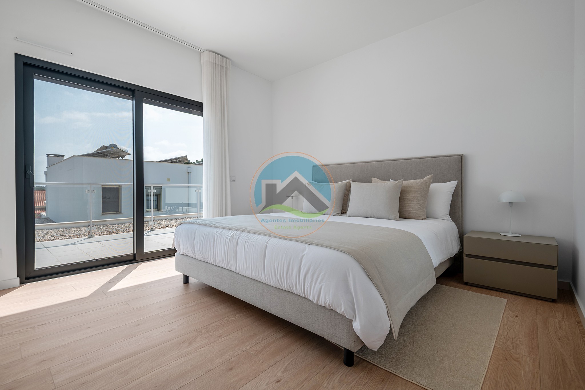 Moradia de luxo contemporânea com tecnologia de ponta, junto — Photo 24