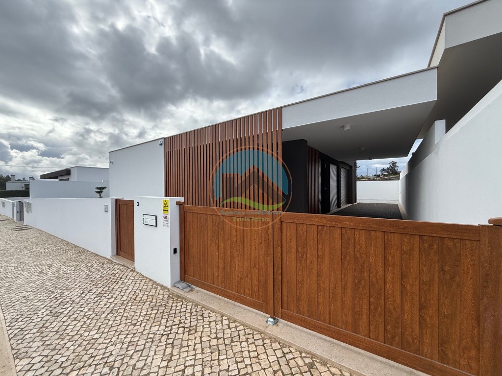 Moradia T2 térrea de qualidade superior com cave - inserida em Urbanização junto da praia e mar — Photo 20