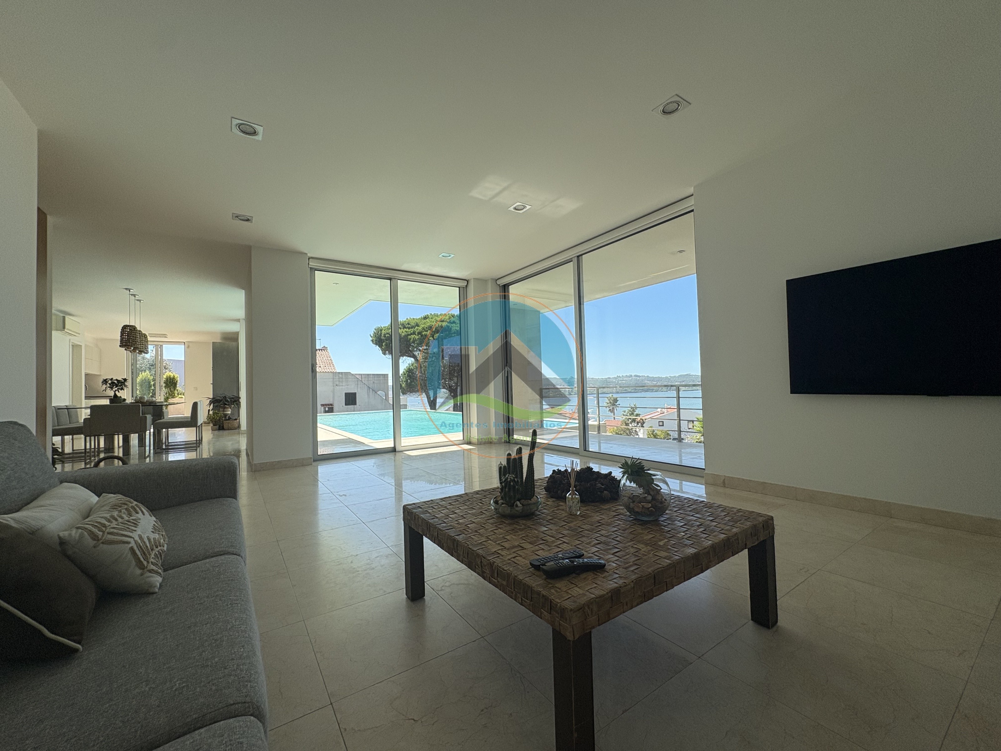 Moderne Villa mit Pool und Blick auf die Lagune — Photo 37
