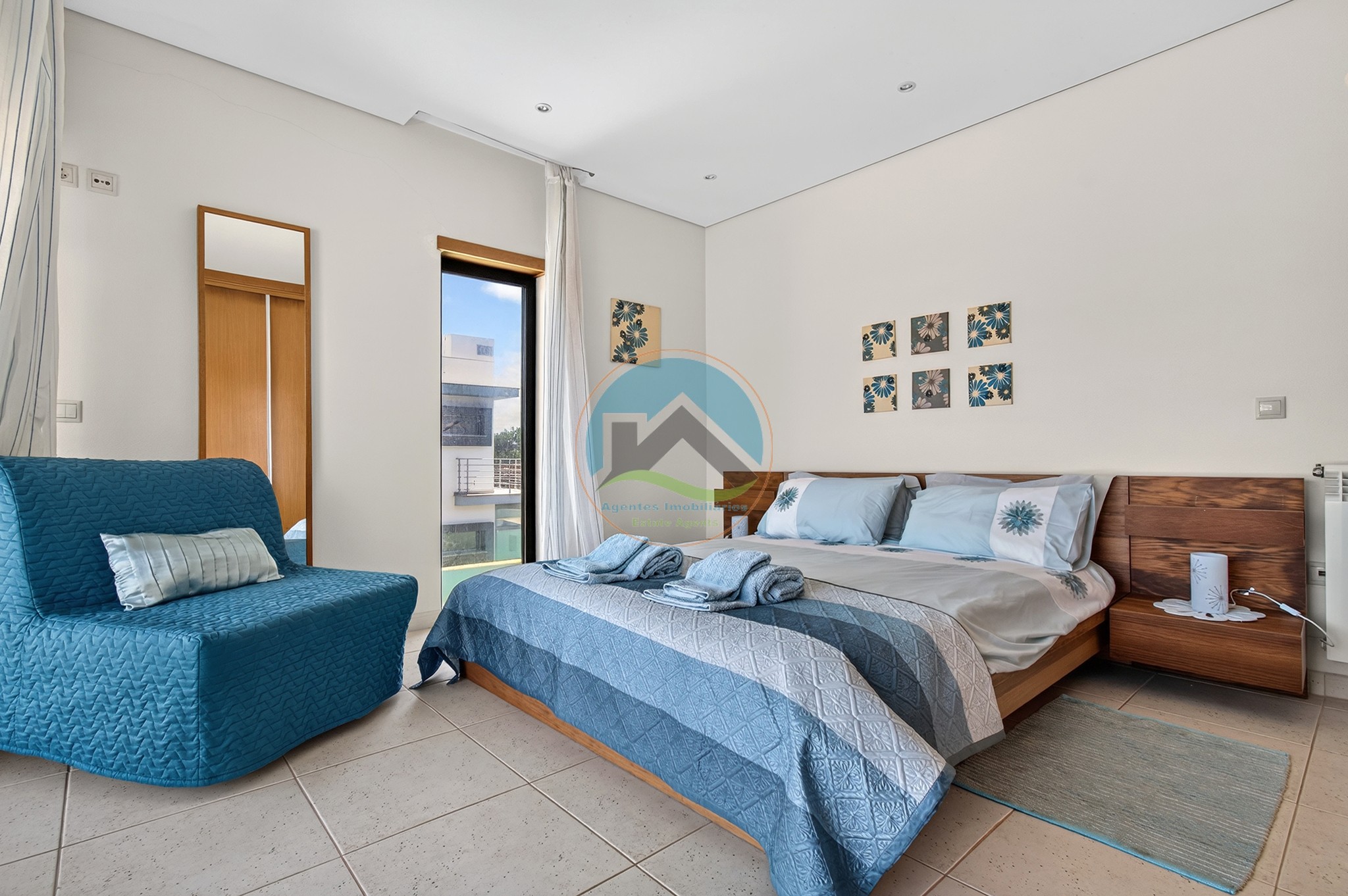 Moradia contemporânea com piscina privada em Salir do Porto — Foto 30