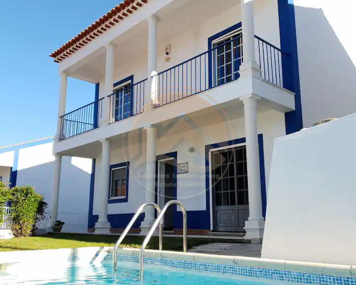 Bellissima villa immersa in un condominio sicuro — Photo 1