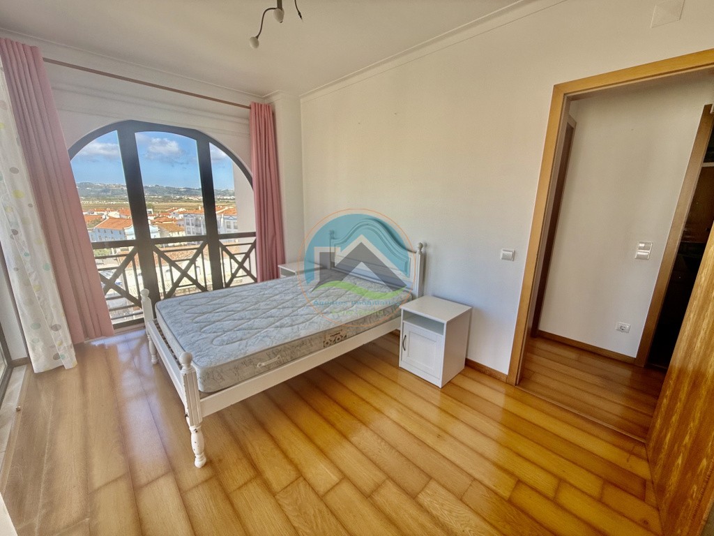 Apartamento T2 com varanda e garagem - vista praia, São Martinho do Porto — Photo 10
