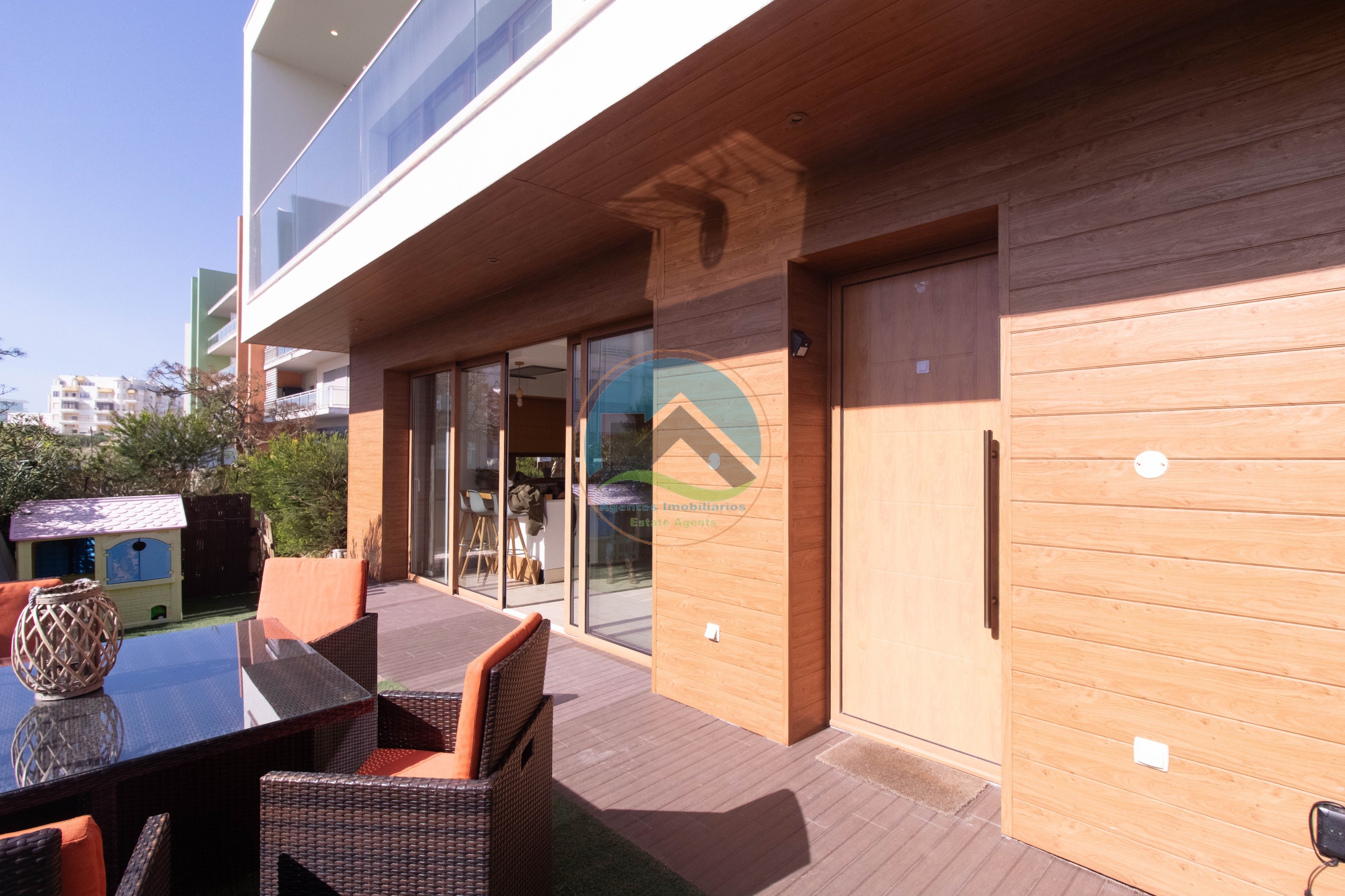 Moradia T4 com Piscina e com Unidades Independentes localizada — Photo 48