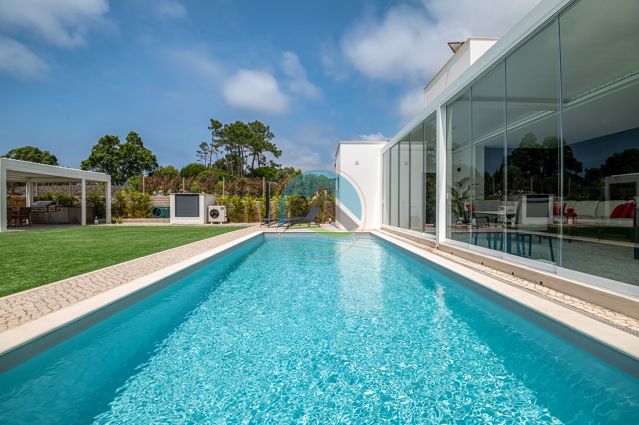 Moradia de luxo contemporânea com tecnologia de ponta, junto — Photo 6