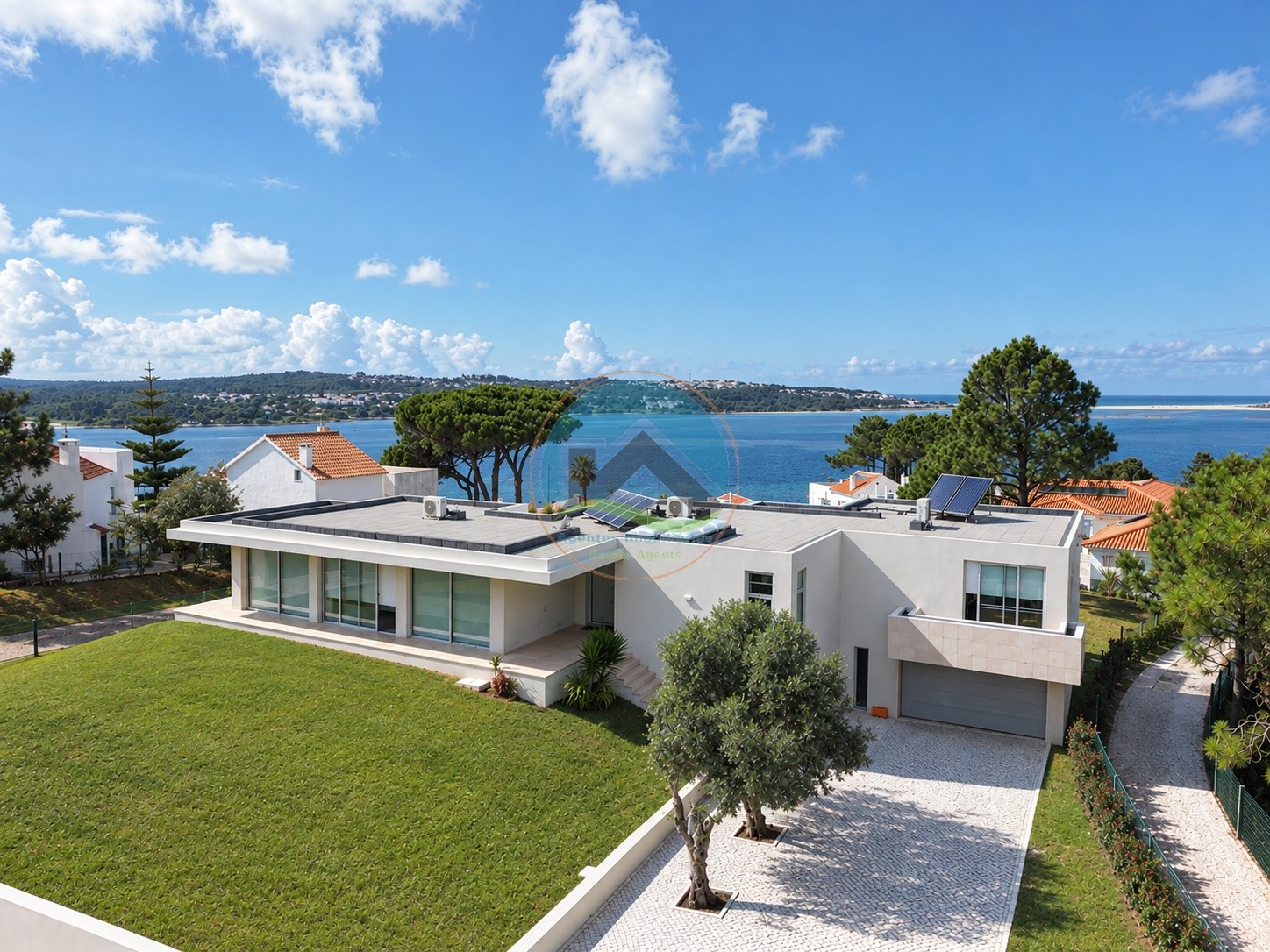 Moderne Villa mit Pool und Blick auf die Lagune — Photo 1