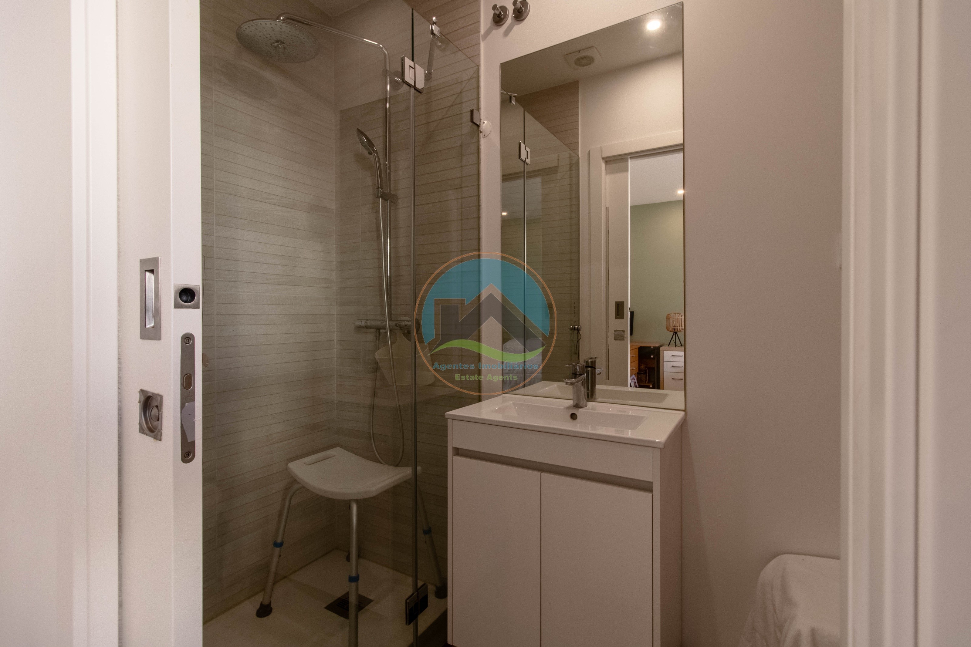 Moradia T4 com Piscina e com Unidades Independentes localizada — Photo 16