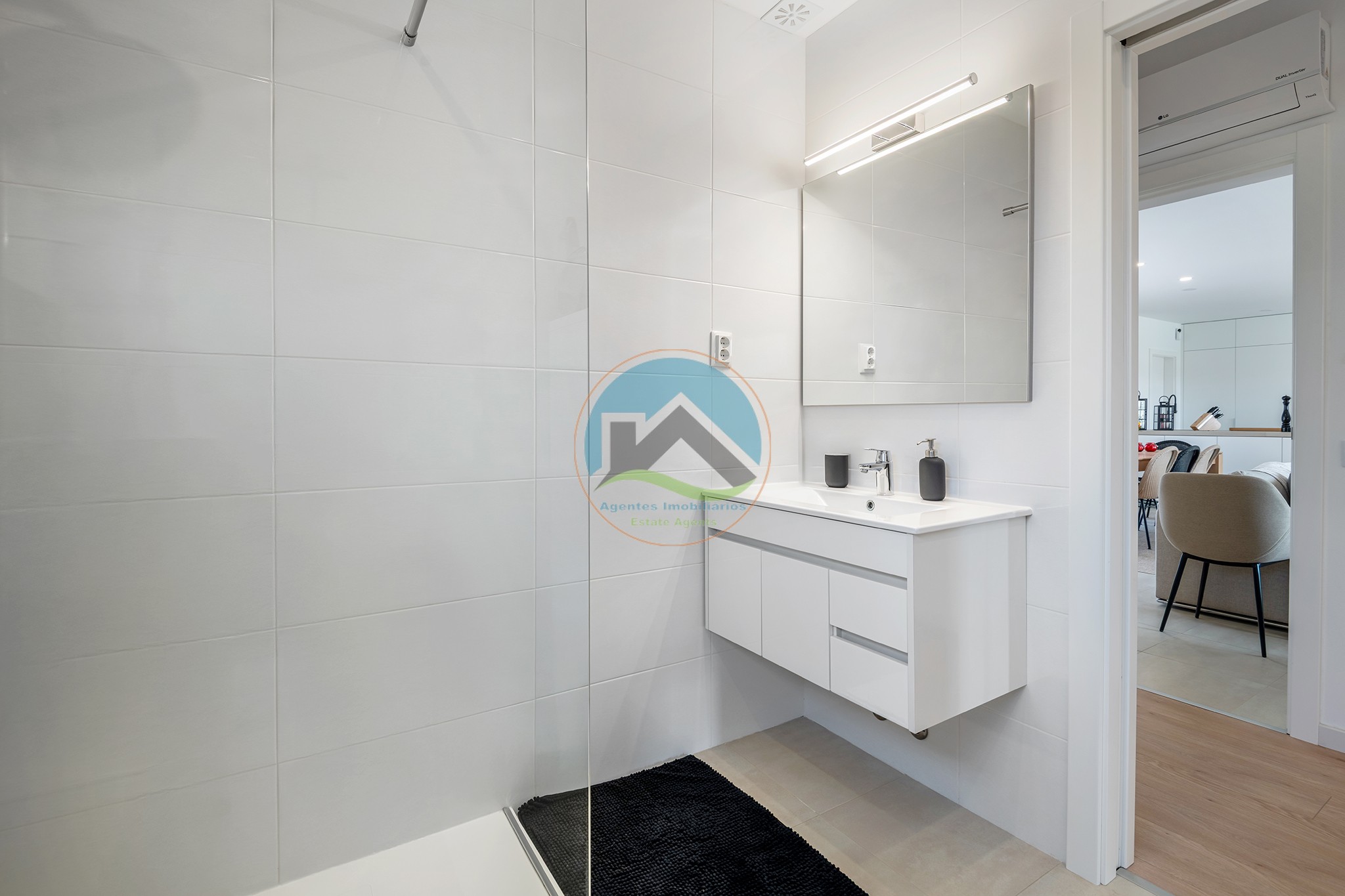 Moradia de luxo contemporânea com tecnologia de ponta, junto — Photo 21