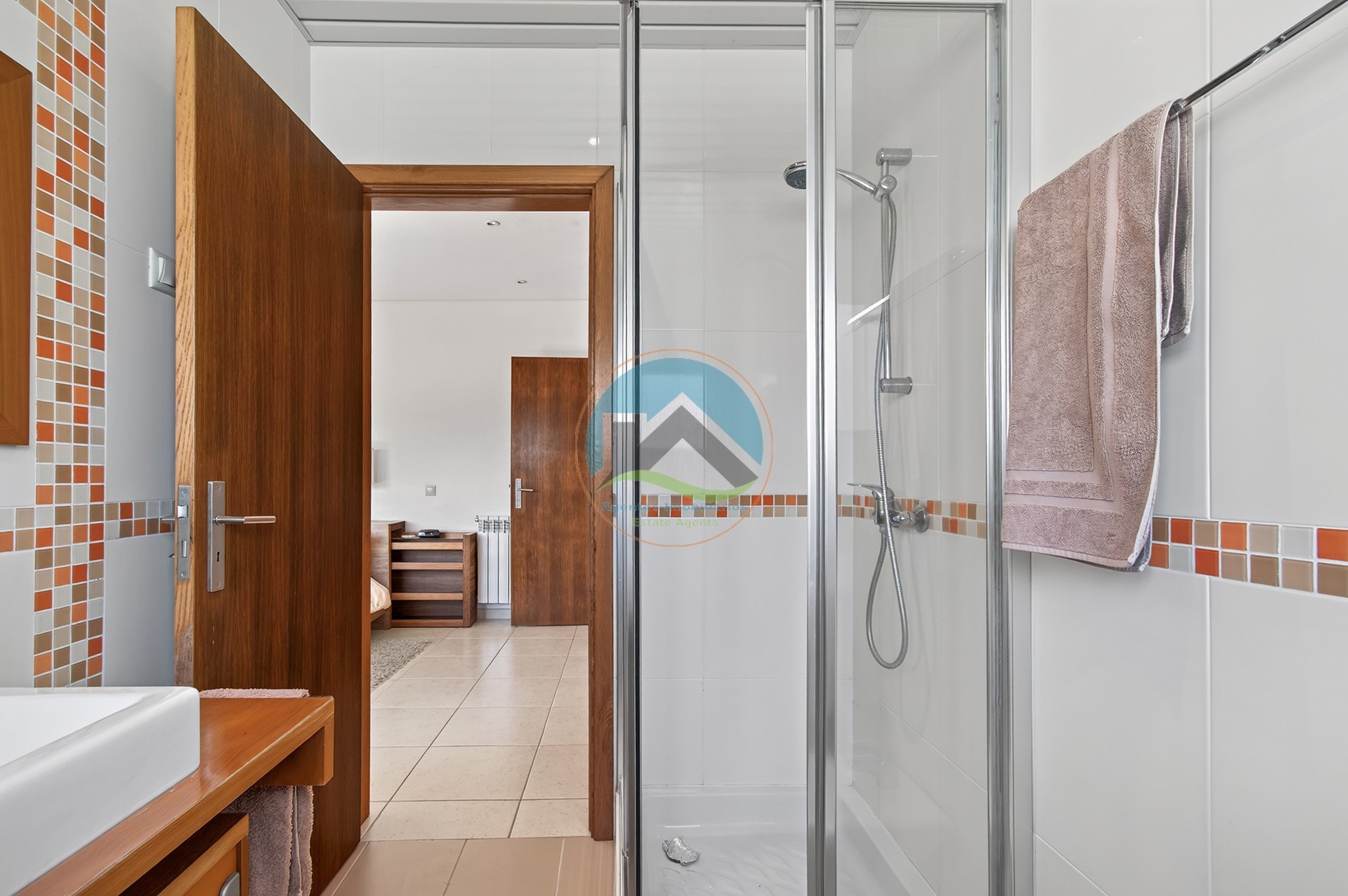 Moradia contemporânea com piscina privada em Salir do Porto — Foto 37