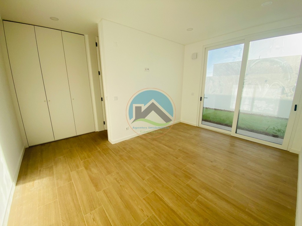 Moradia T2 térrea de qualidade superior com cave - inserida em Urbanização junto da praia e mar — Photo 13