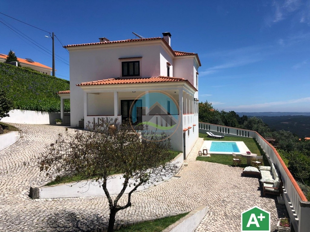 Moradia T4 com garagem, jardim e piscina - Buçaco, Portugal — Photo 24