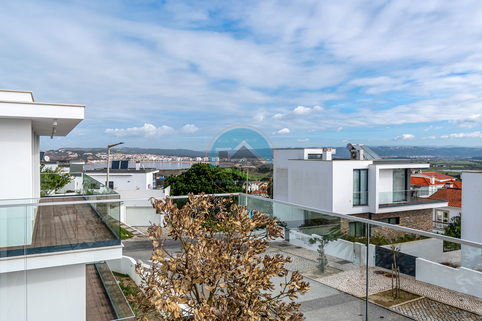 Moradia contemporânea com jardim e piscina em Salir do Porto — Foto 3