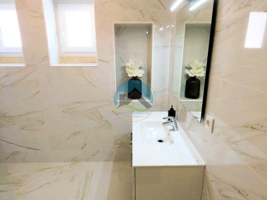 Appartamento T5 - situato nel quartiere storico di Tomar — Photo 40