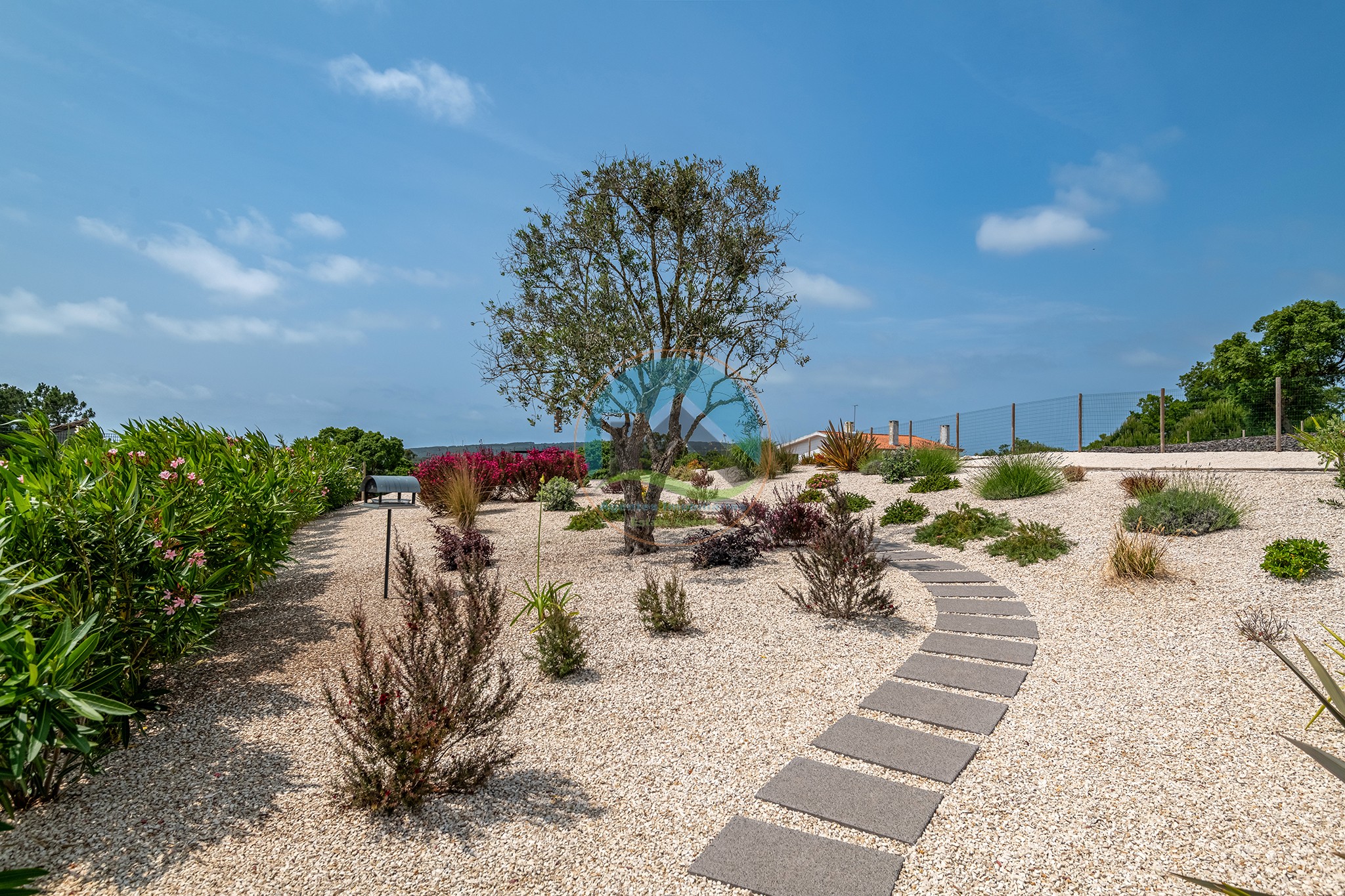 Moradia de luxo contemporânea com tecnologia de ponta, junto — Photo 5