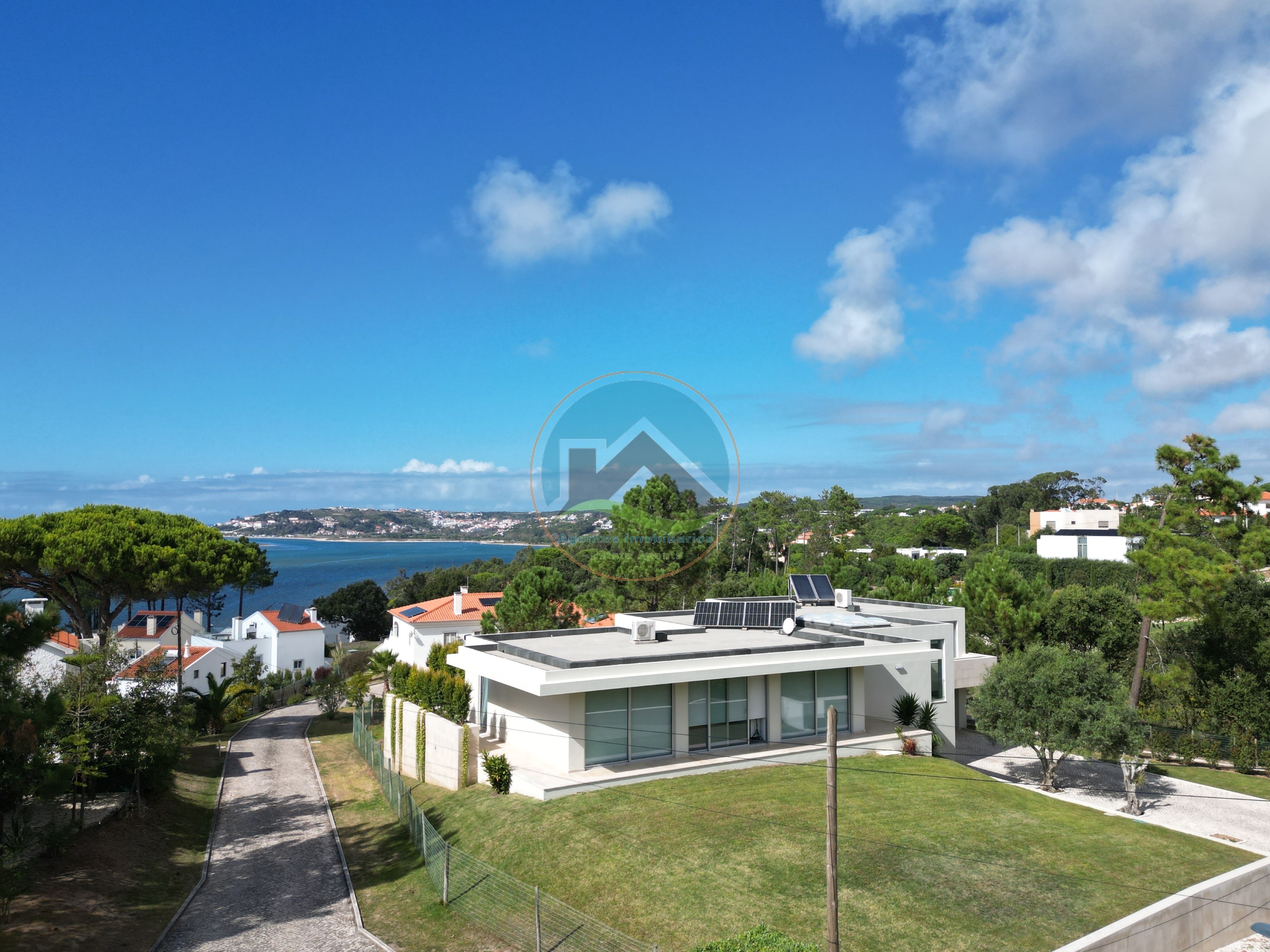 Moderne Villa mit Pool und Blick auf die Lagune — Photo 58