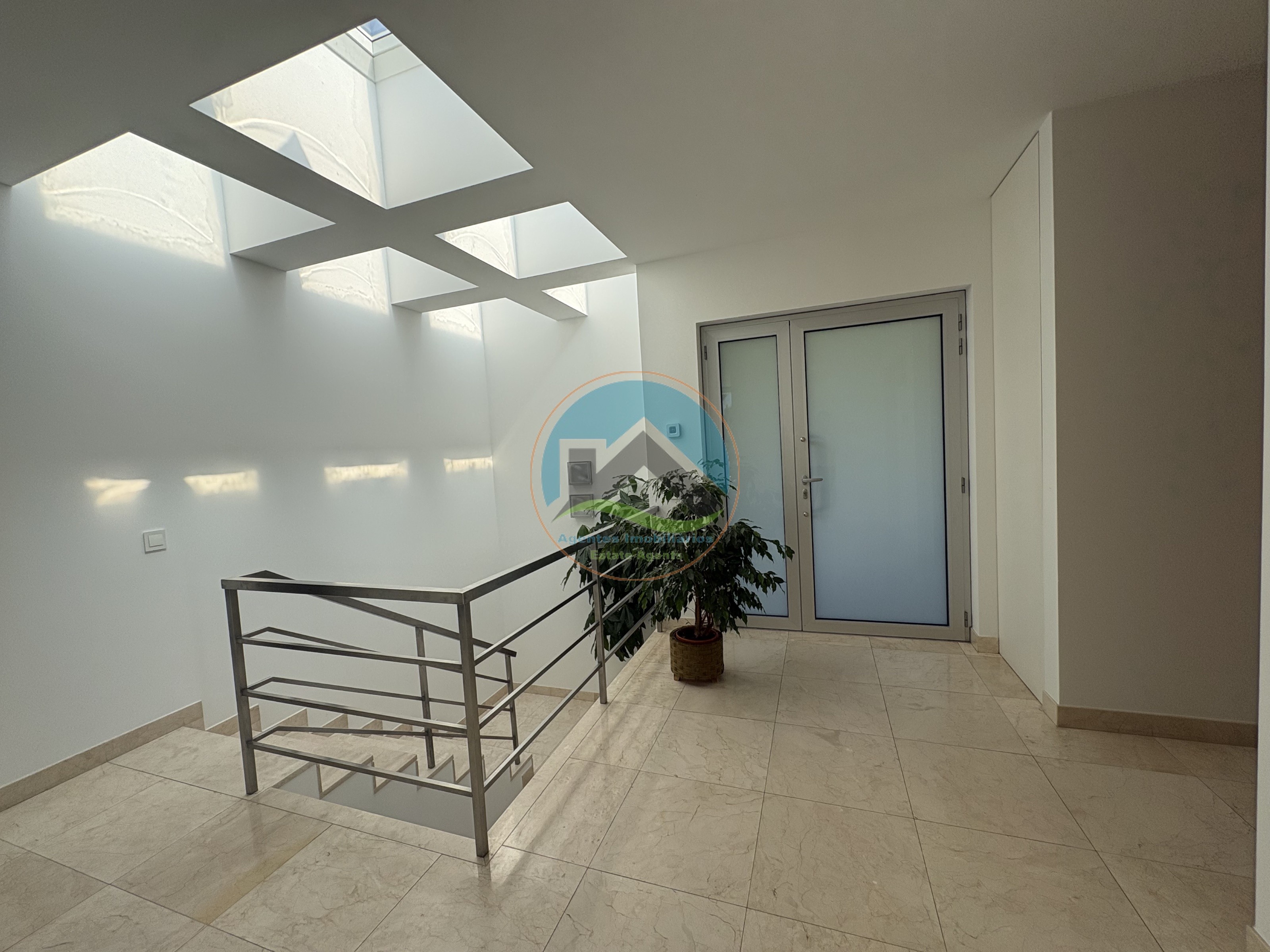 Moderne Villa mit Pool und Blick auf die Lagune — Photo 10