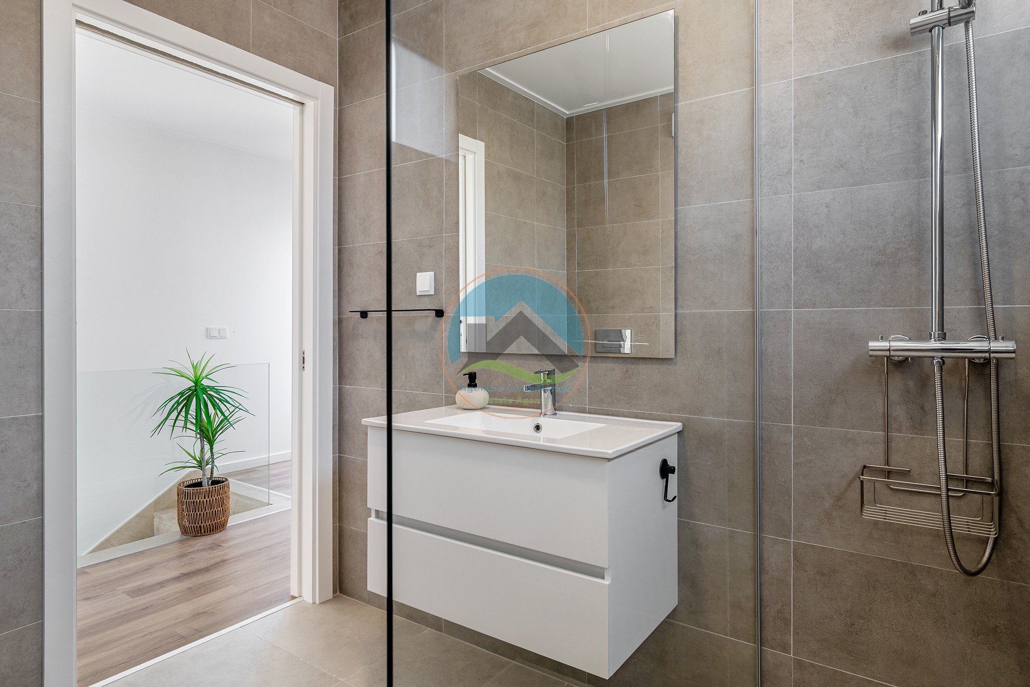 Casa di architettura moderna con piscina privata — Photo 27