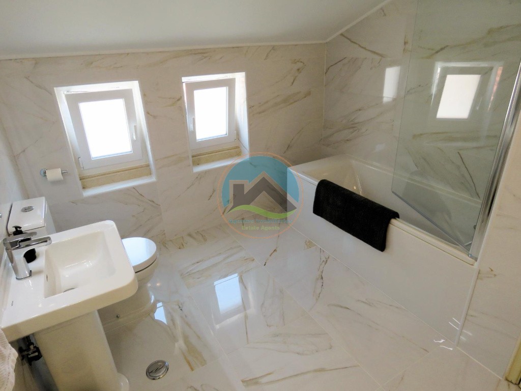 Appartamento T5 - situato nel quartiere storico di Tomar — Photo 33