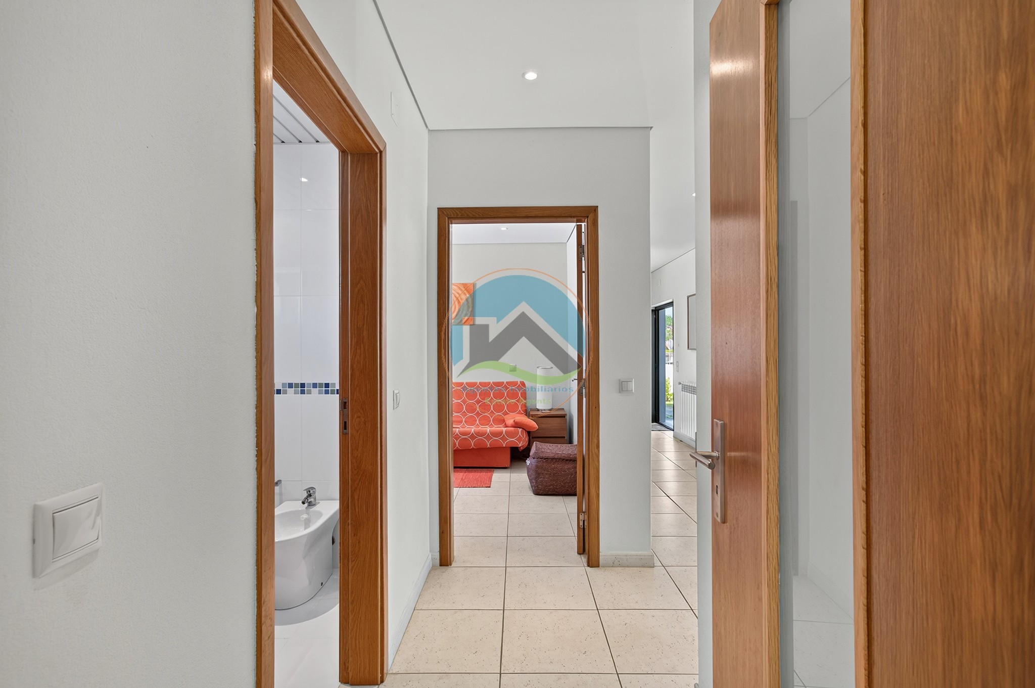 Moradia contemporânea com piscina privada em Salir do Porto — Foto 20