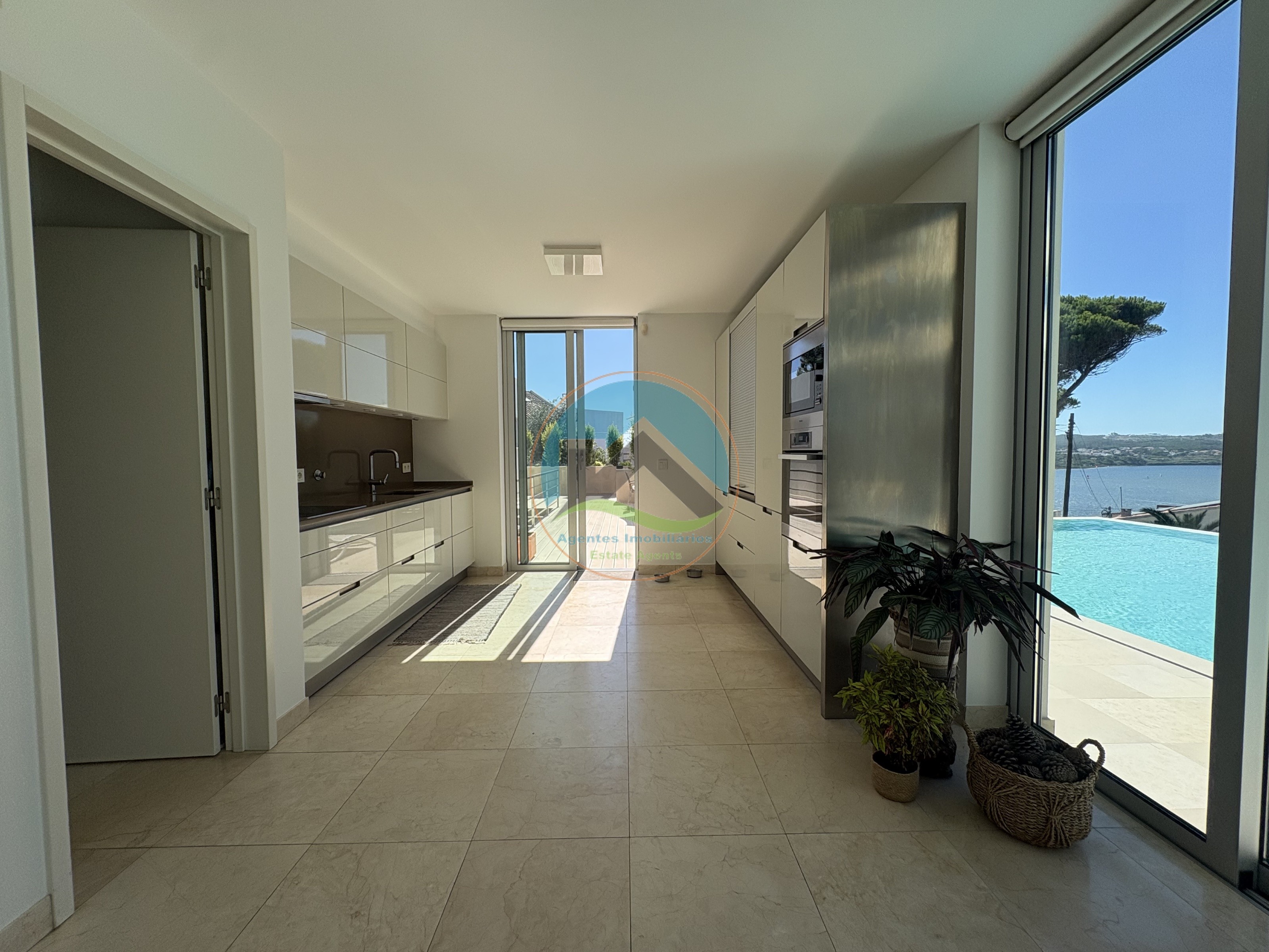 Moderne Villa mit Pool und Blick auf die Lagune — Photo 29